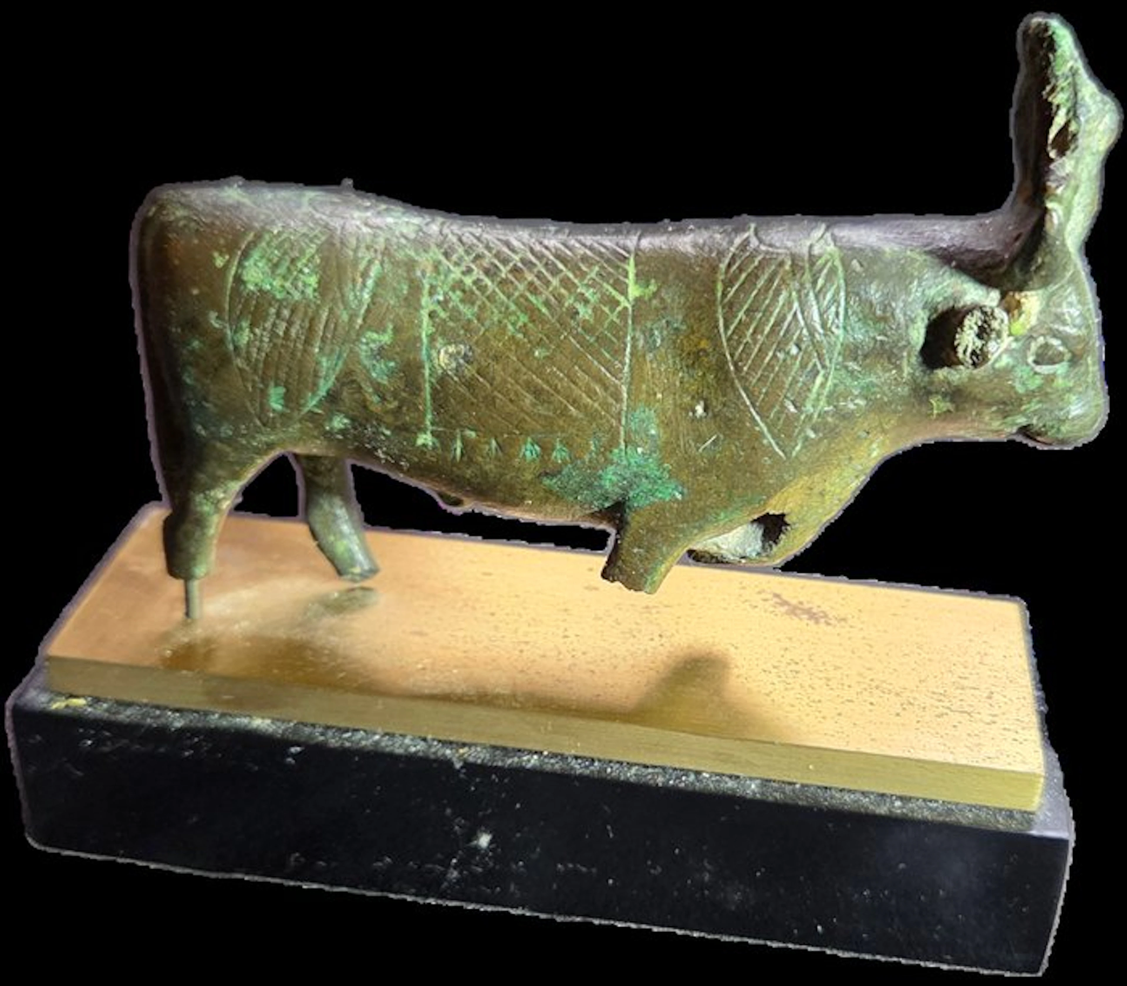 Ancient Egyptian Bronze APIS bull figurine (No reserve price)