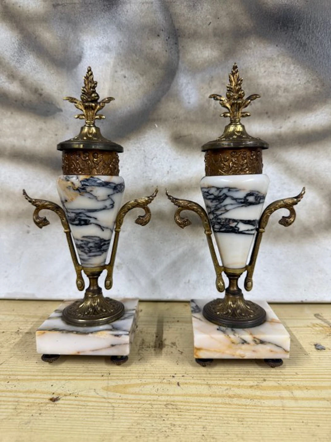 Pair of Vase - Vase (2) - Marble, Bronze, Spelter....