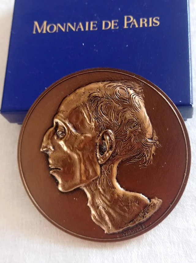 France. Médaille en bronze "Ramses II à Paris" 1977 par...