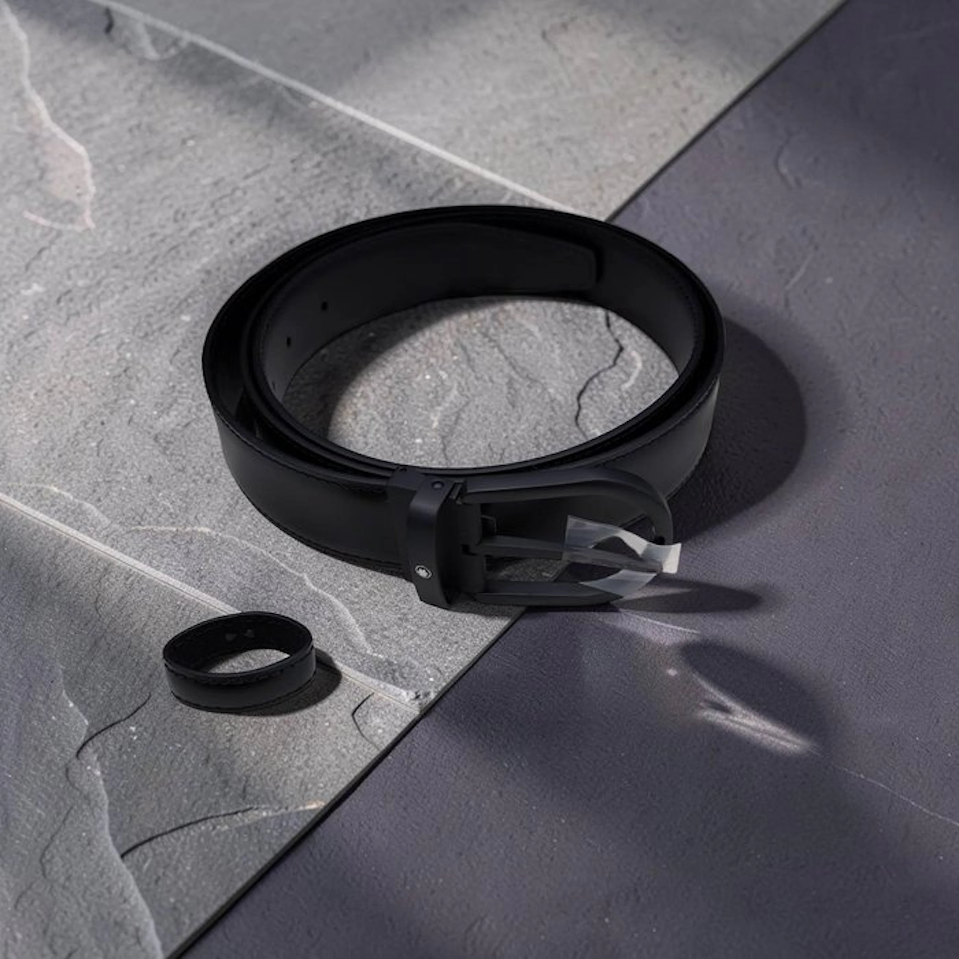 Montblanc - Cinturón de Piel con Hebilla de Herradura - Belt