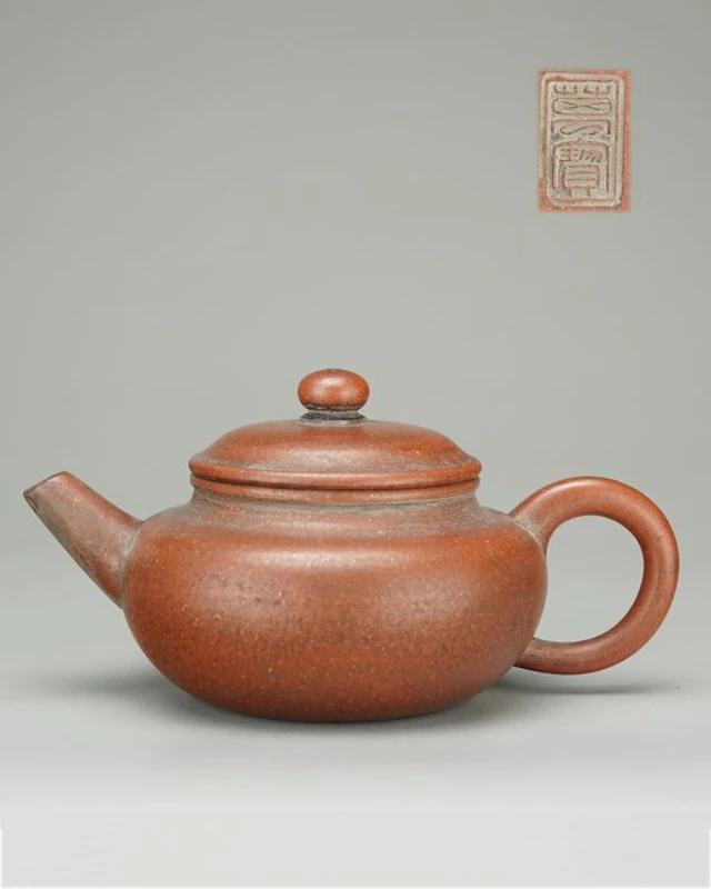 Bian Fu (Flat Belly) - Yixing Teapot - Wanbao (萬寶) marked...