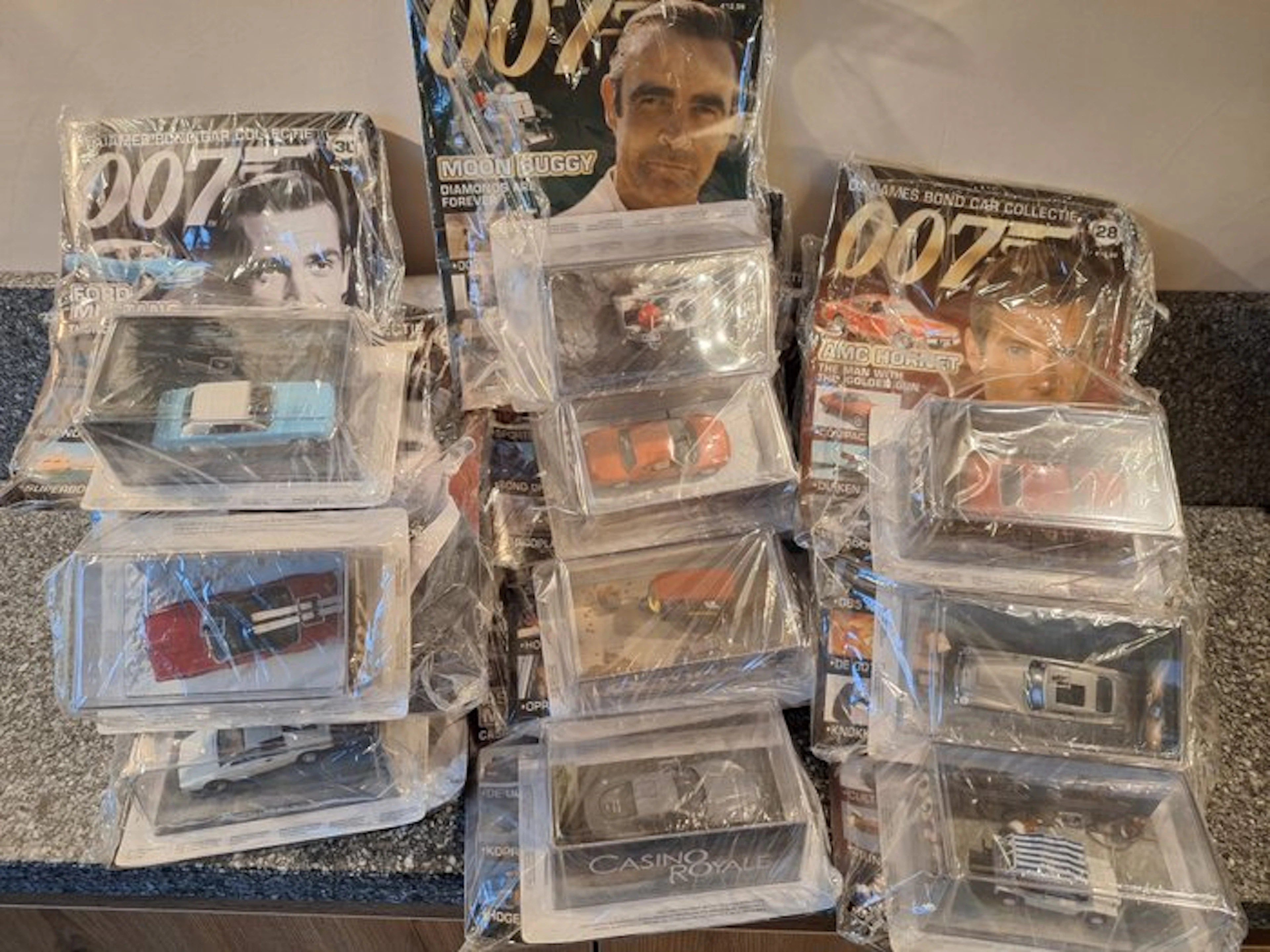 Eaglemoss 1:43 - Model car (16) - James Bond 007 Collection with magazines