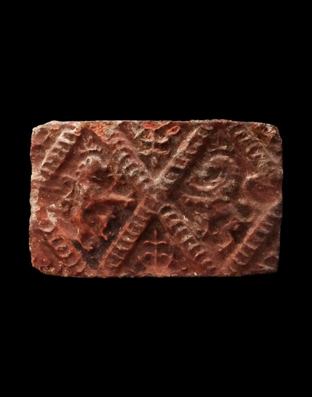 Post-medieval High‑period tile with a motif of opposing lions — Netherlands