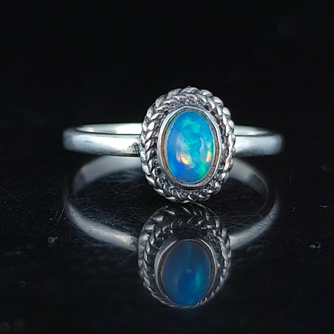Opal - Silver - Amulet ring - AMPLIFY INTUITION