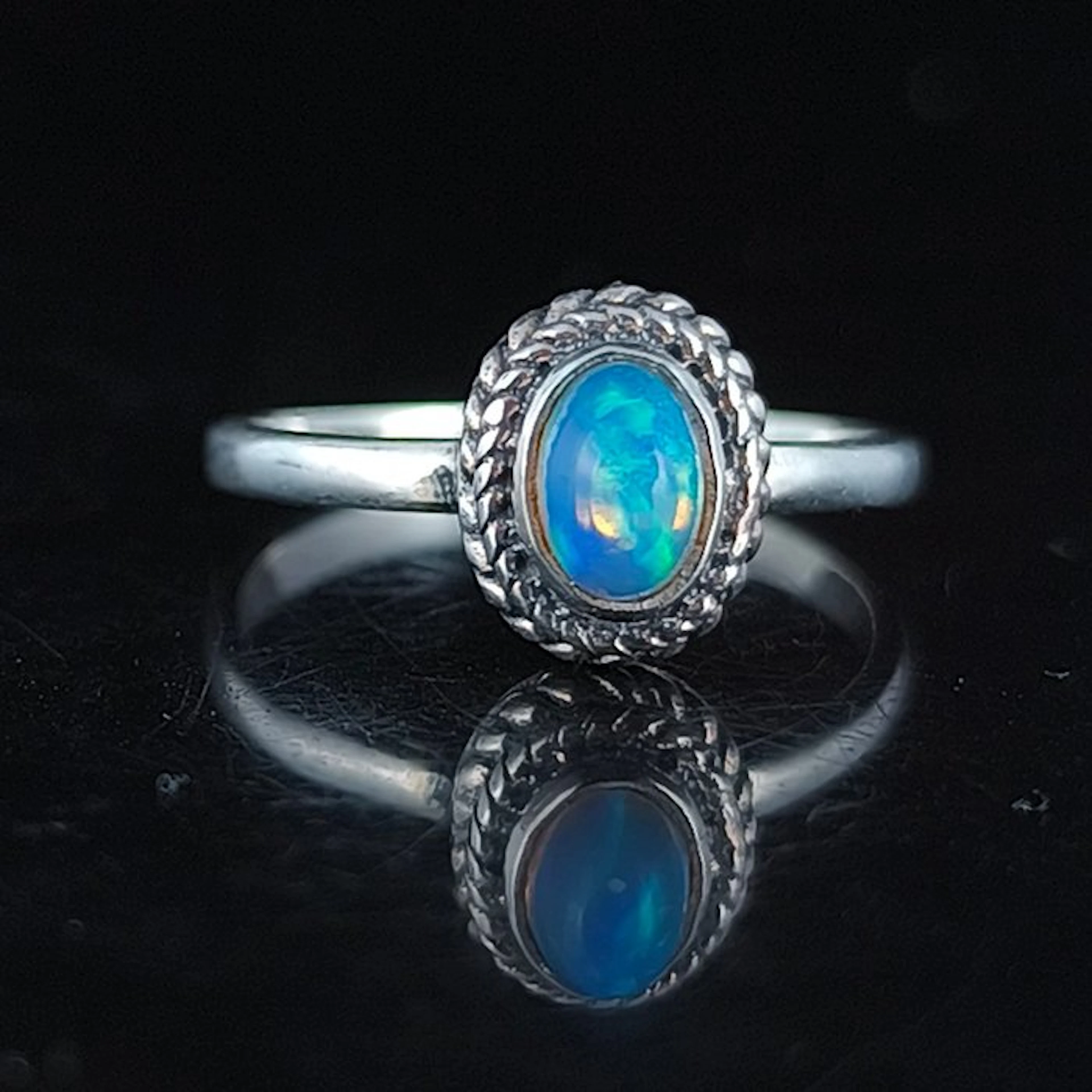 Opal - Silver - Amulet ring - AMPLIFY INTUITION