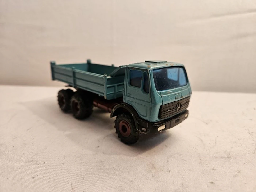 mercedes 1:64 - Model van - Mercedes kiepwagen