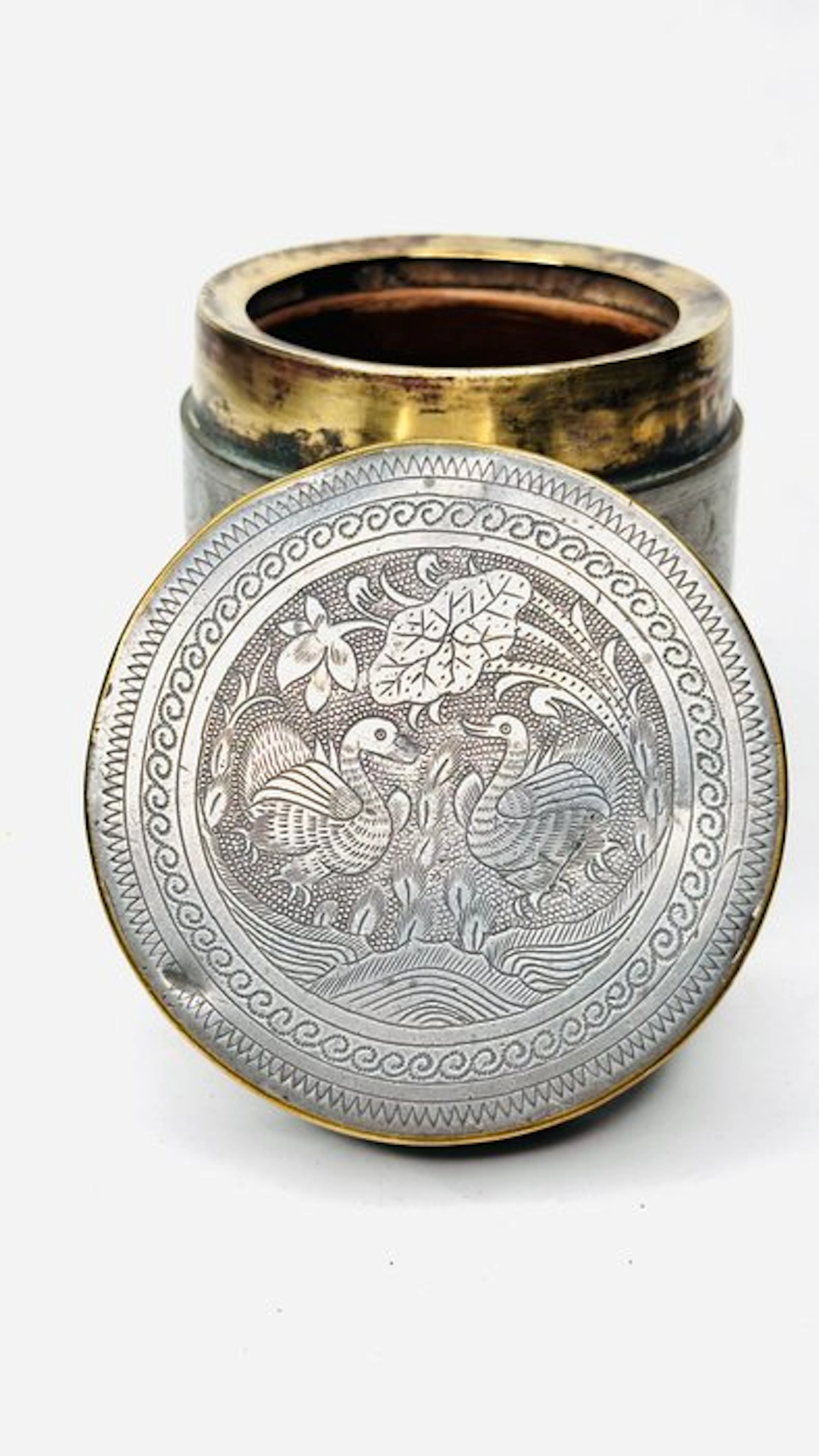 Tin tea box with engravings of birds and animals - China...