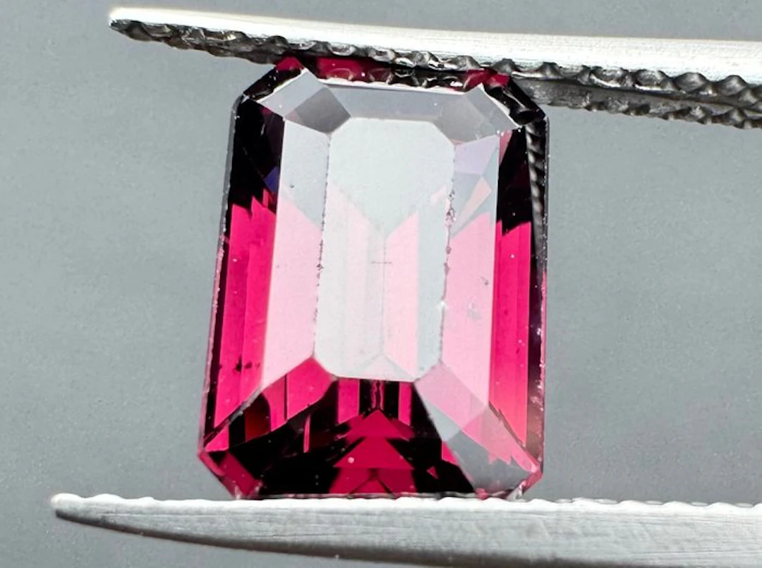 Pink, Purple, Red Spinel - 3.10 ct - International Gemological Institute (IGI)