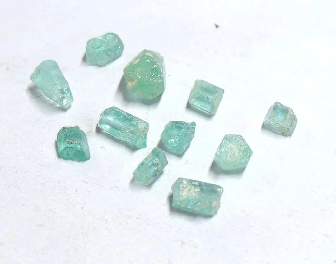 Beautiful emerald crystals 100% natural Crystal- 1.64 g - (11)