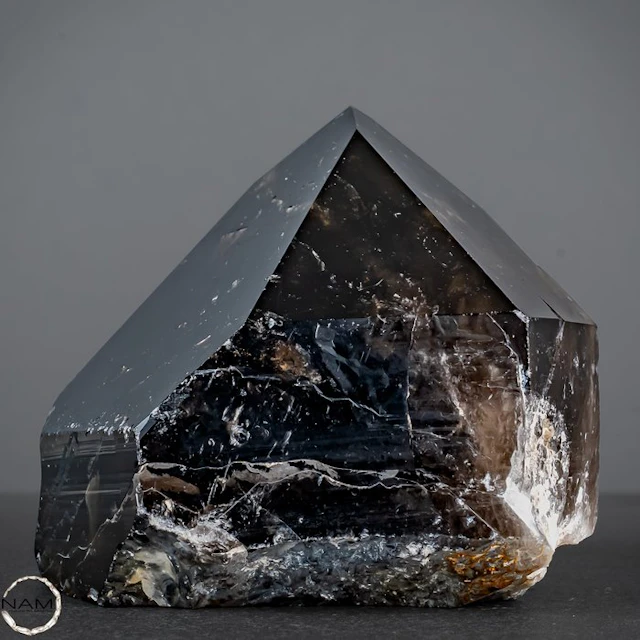 A Breath of Twilight – Rare natural smoky quartz Obelisk from Brazil- 1002.22 g