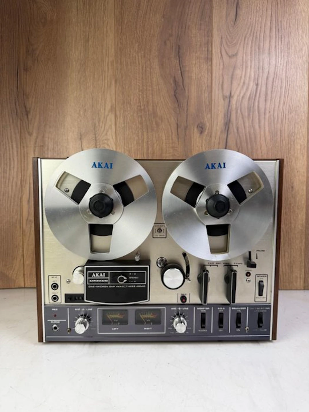 Akai - 4000DS - 4 track Reel to reel deck 18 cm