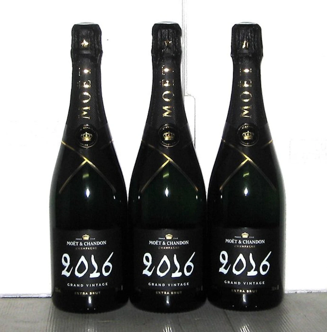 2016 Moët & Chandon, Grand Vintage - Champagne Extra Brut - 3 Bottles (0.75L)