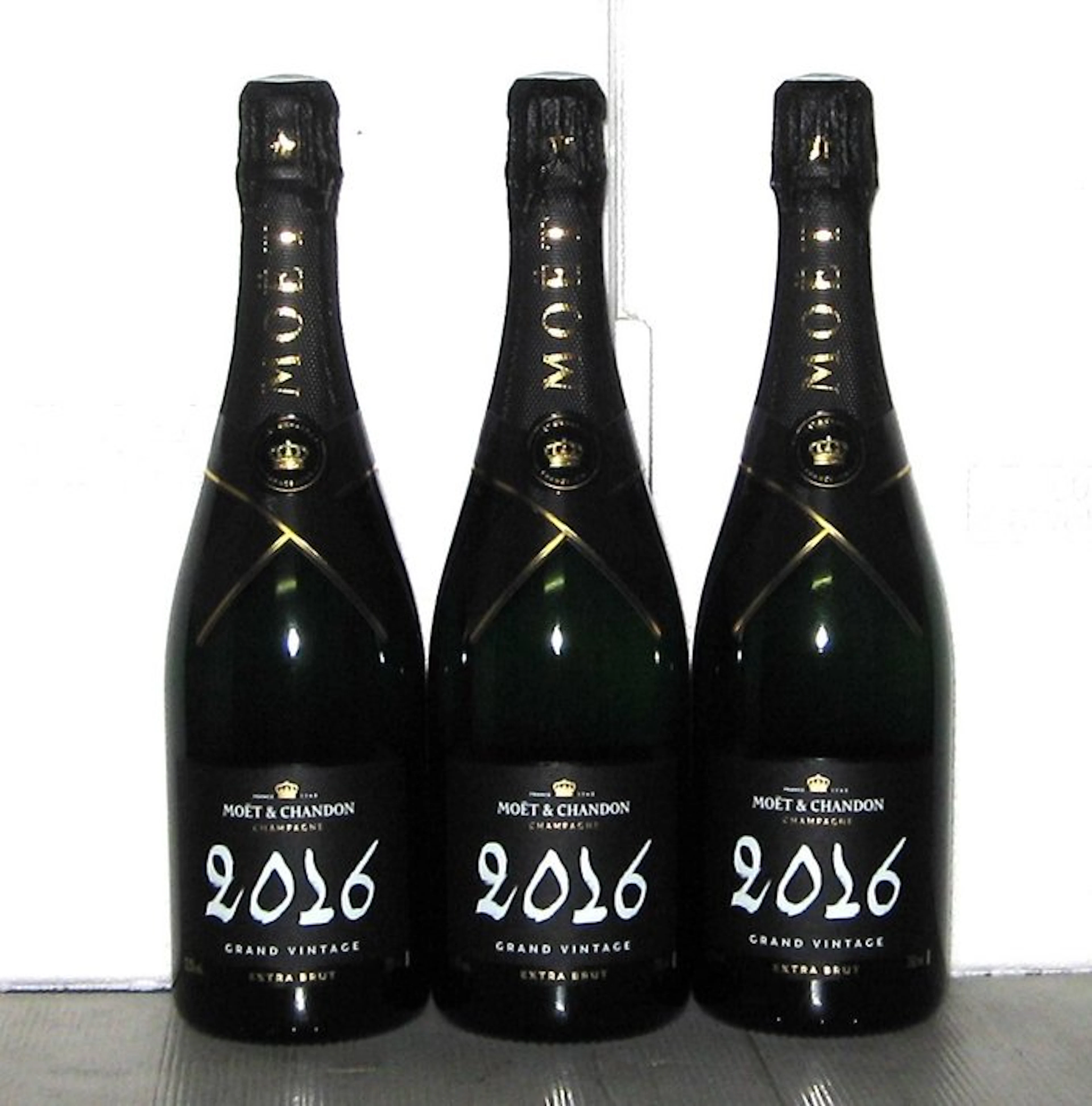 2016 Moët & Chandon, Grand Vintage - Champagne Extra Brut - 3 Bottles (0.75L)