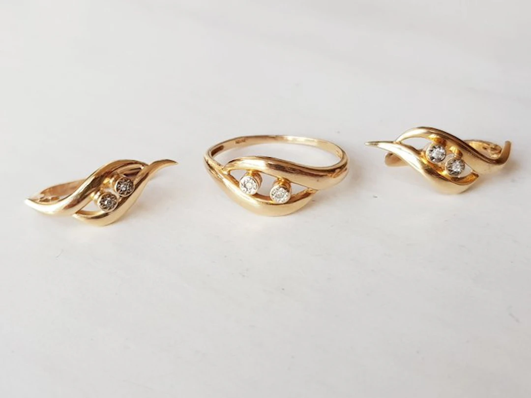 2 piece jewellery set - 18 kt. Yellow gold - 0.06ct. tw. Diamond (Natural)