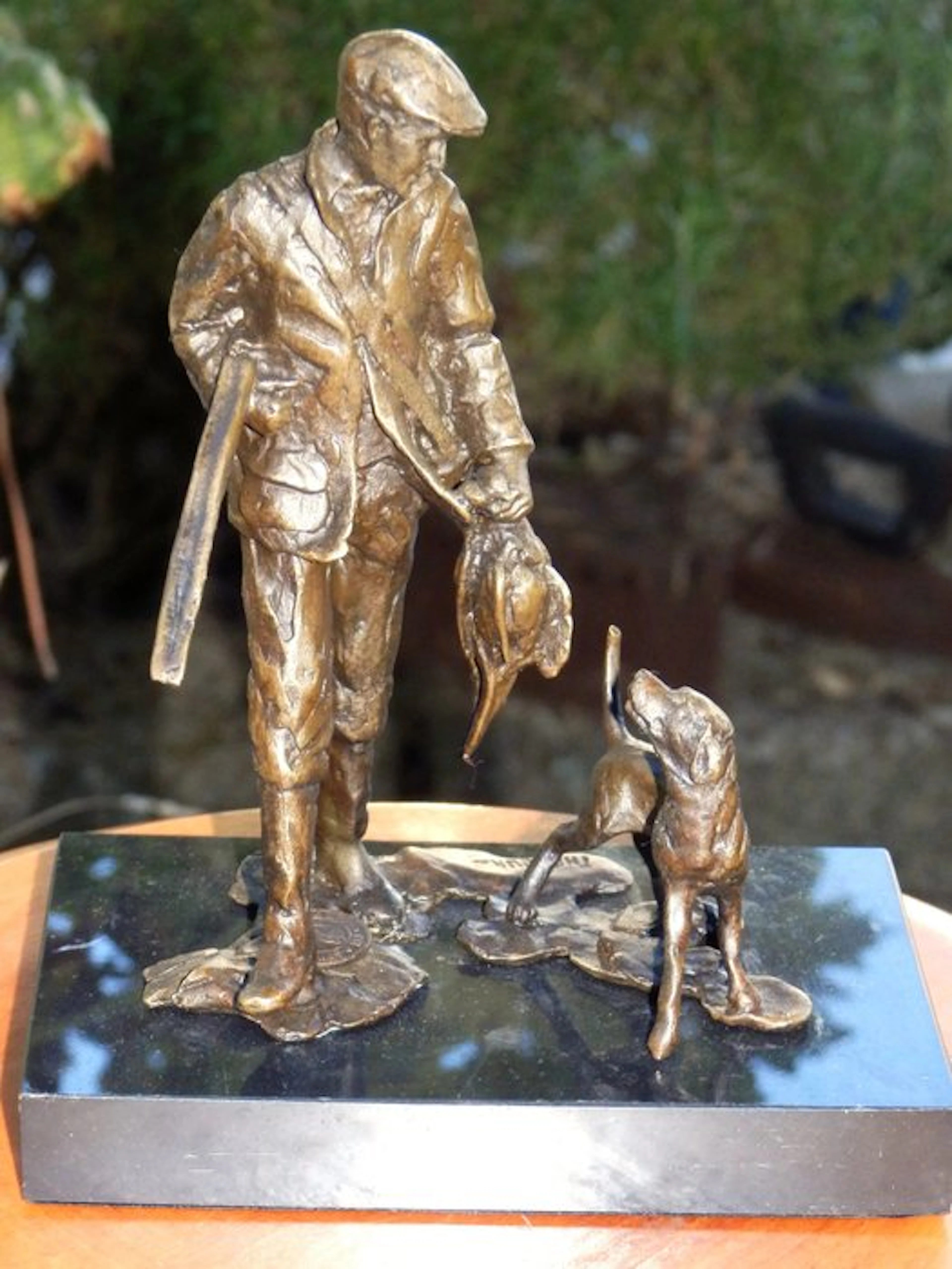 Fraai Bronzen beeld van een Jager met zijn Hond - Sculpture