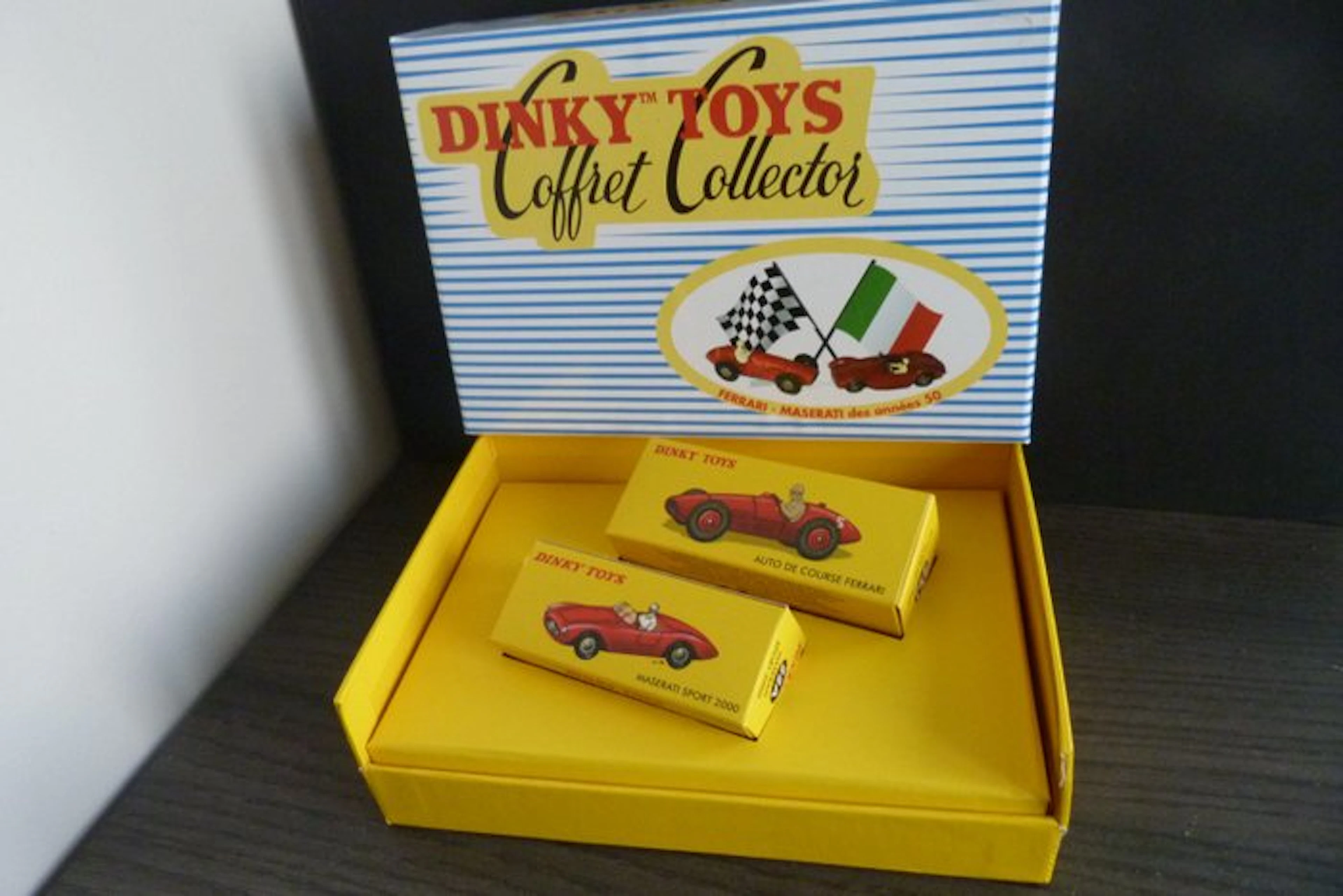 Dinky Toys 1:43 - Model sports car (2) - Ferrari /...