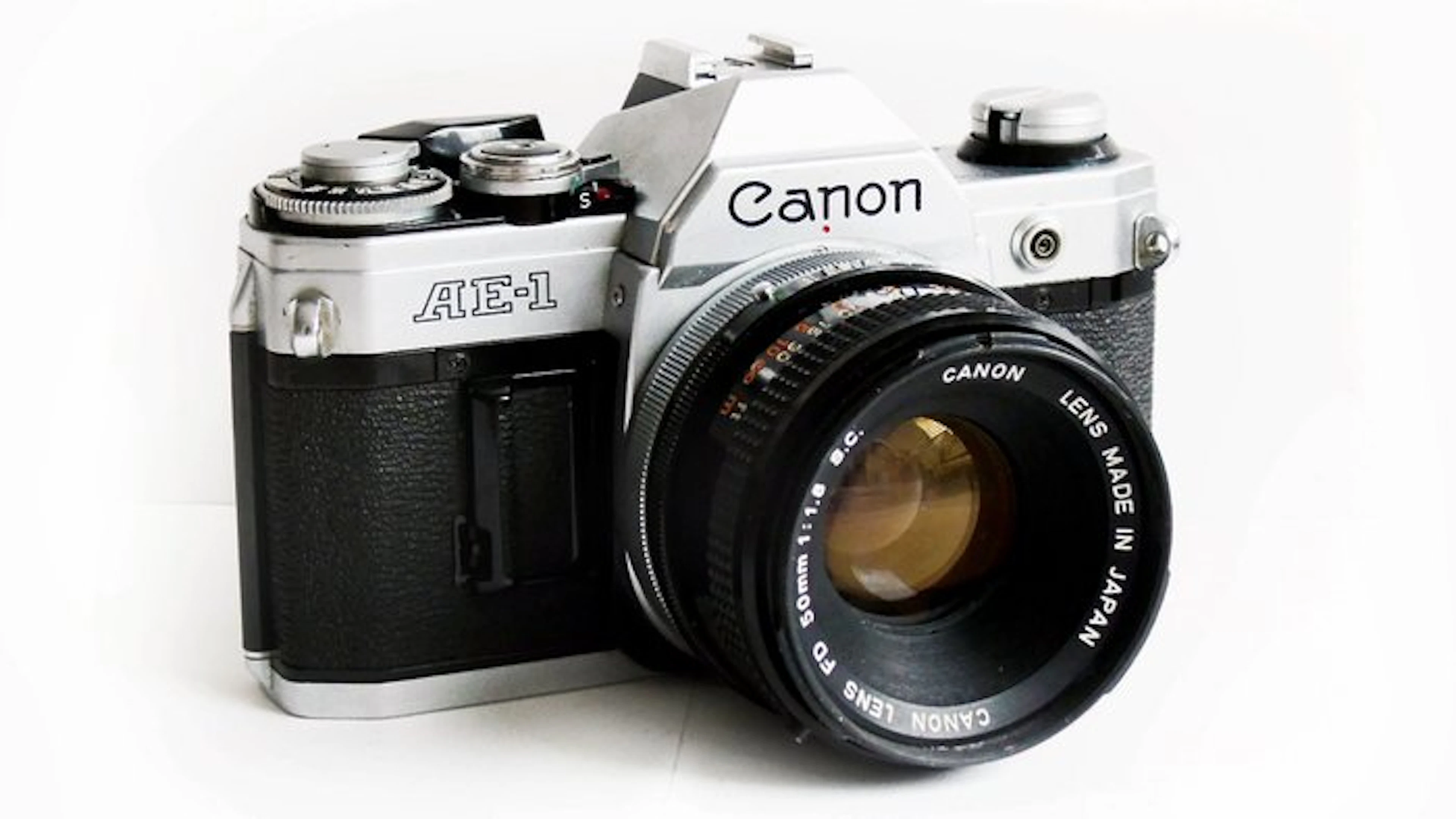 Canon AE-1 Single lens reflex camera (SLR)