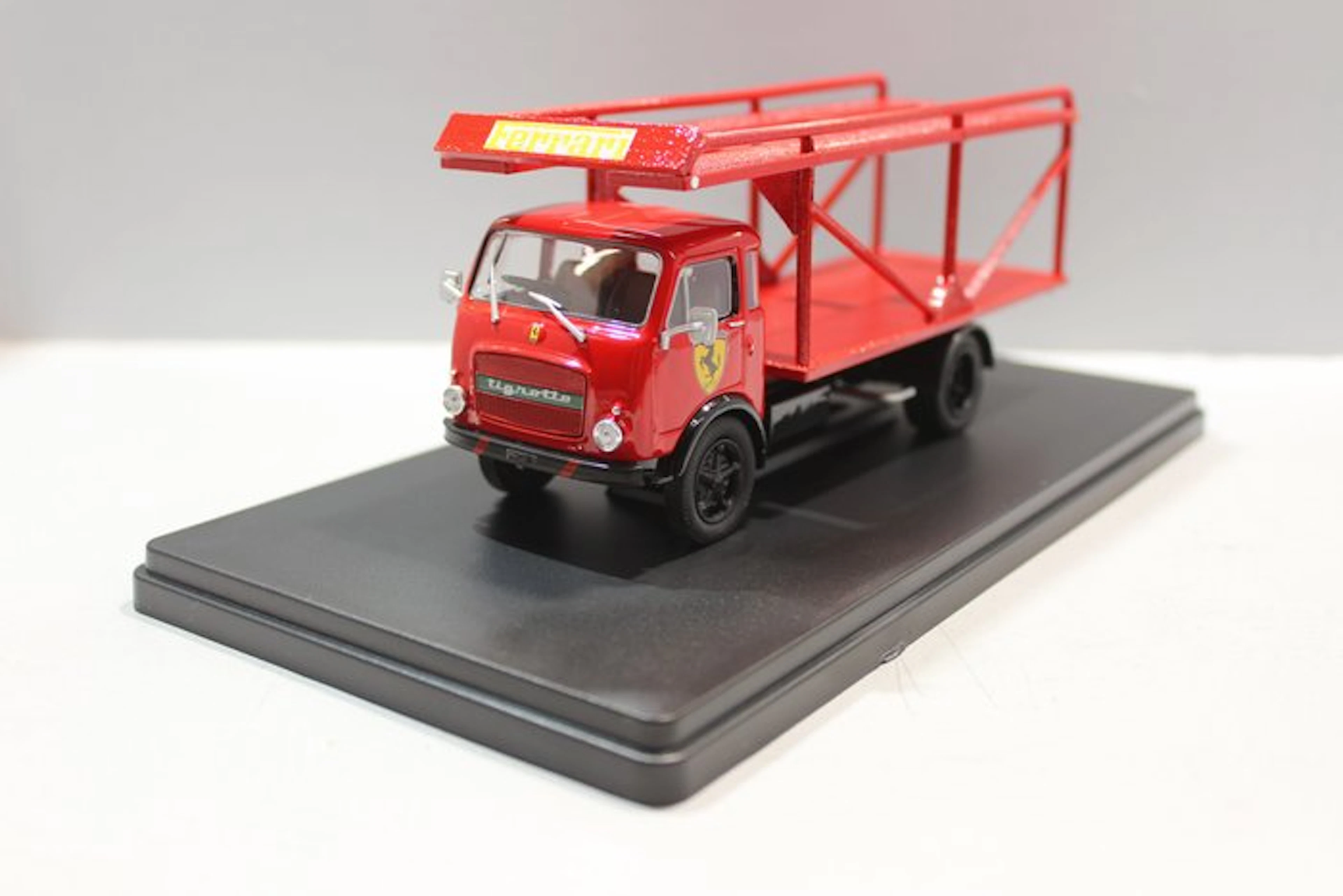 AM.71 1:43 - Model car - OM Tigrotto servizio/ porte-voitures Ferrari