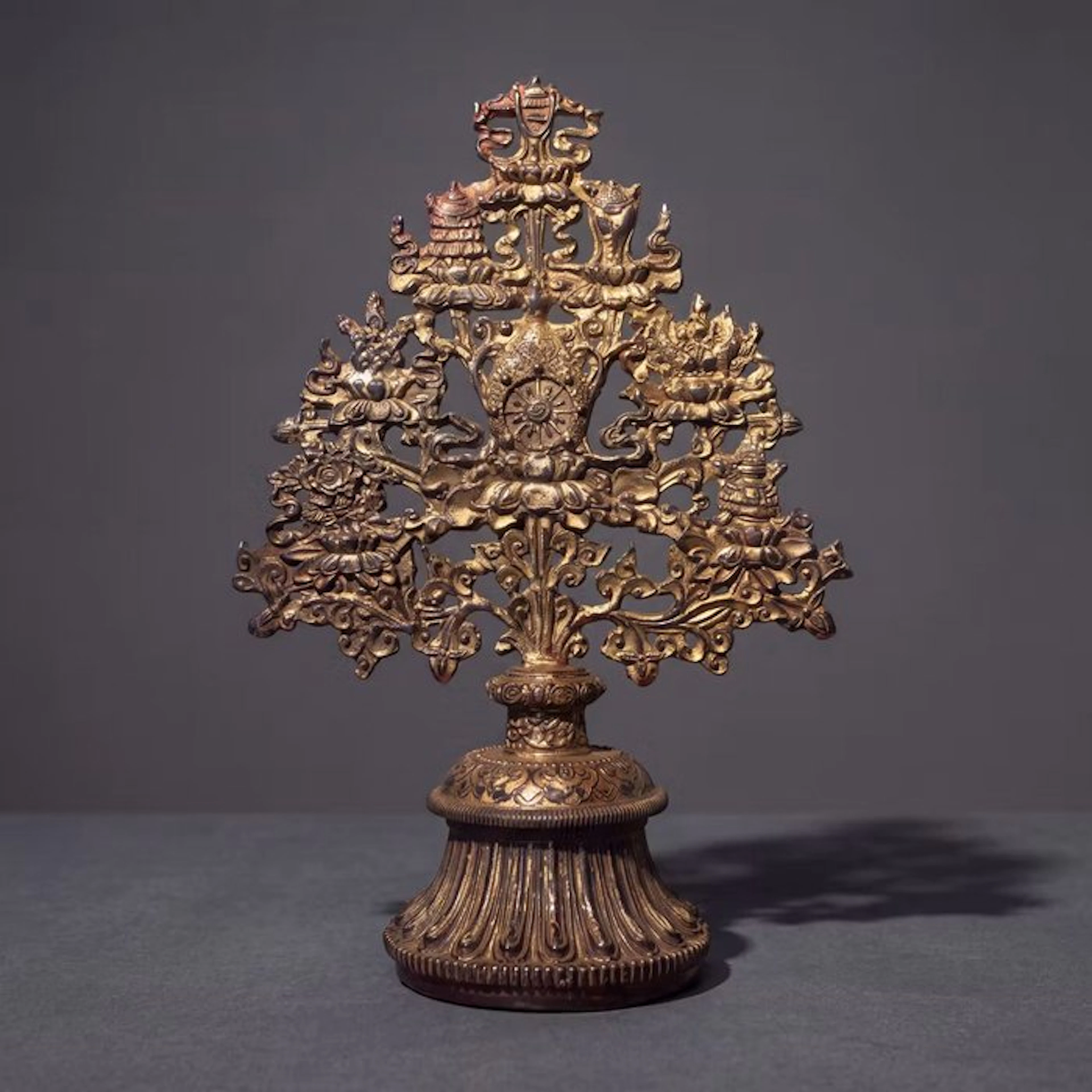 Boeddhistisch sculptuur met de Ashtamangala - Bronze - Asia