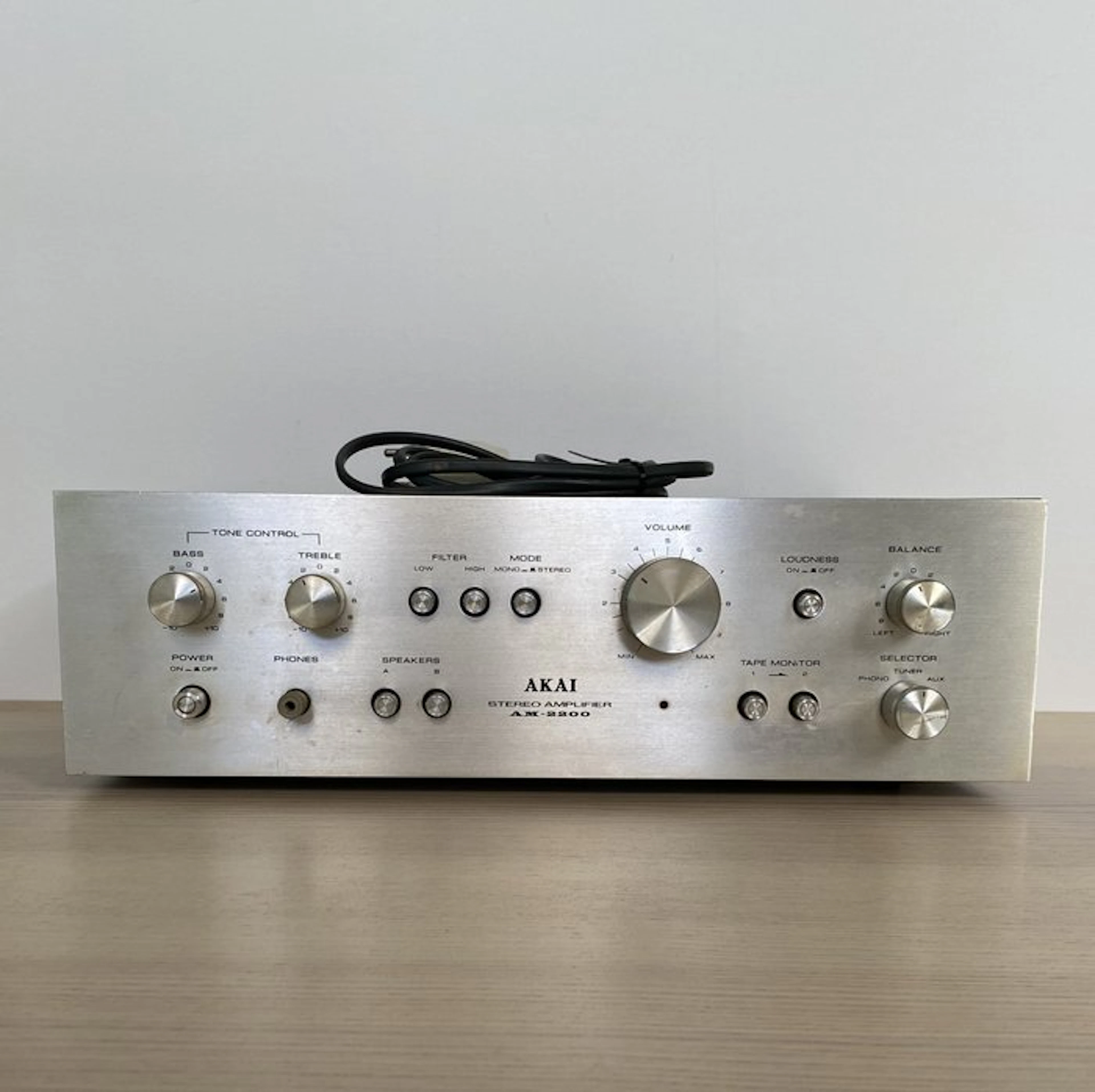 Akai - AM-2200 Solid state integrated amplifier