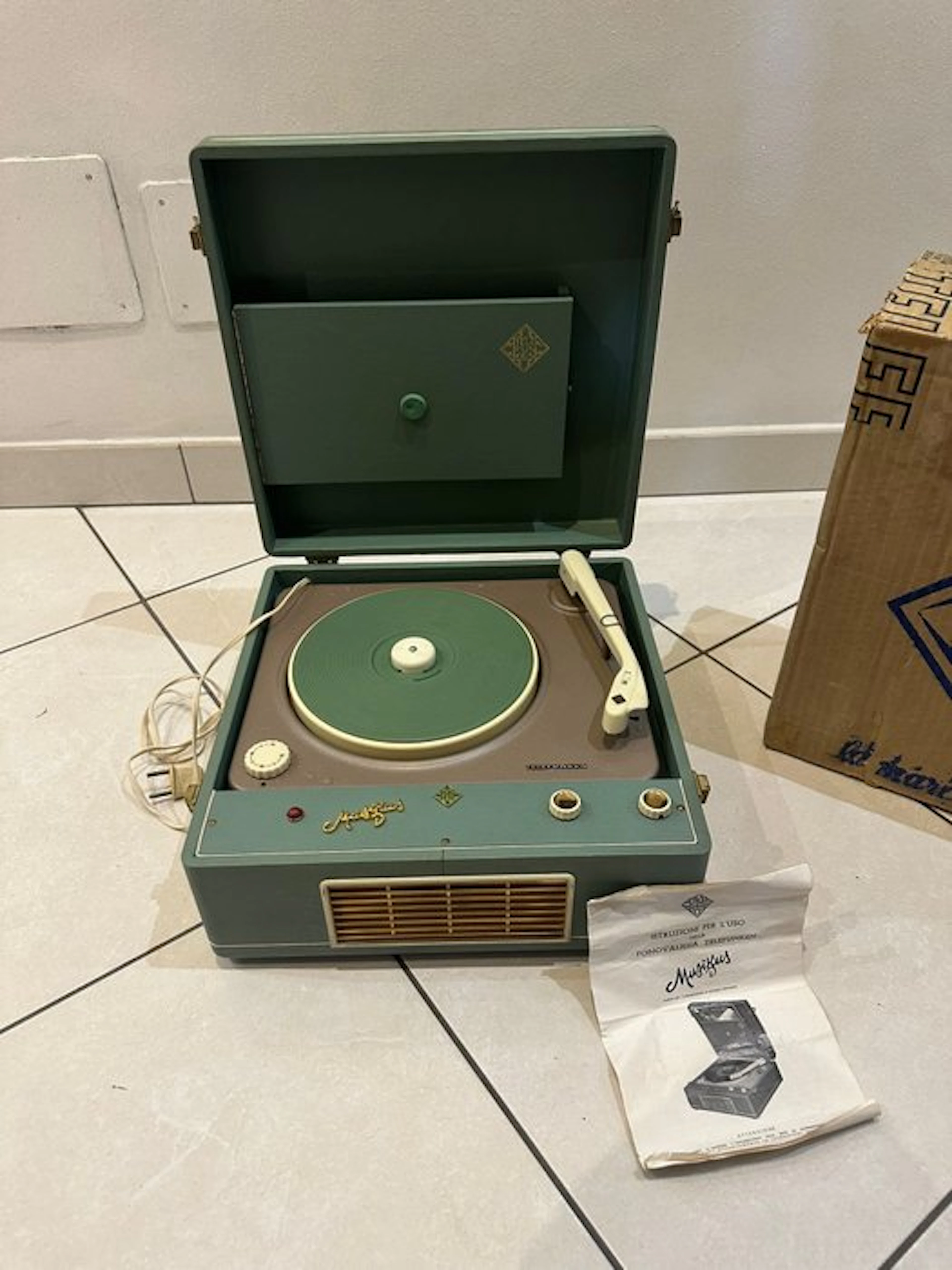 Telefunken - Musikus D Tube/Valve Portable Suitcase Record player