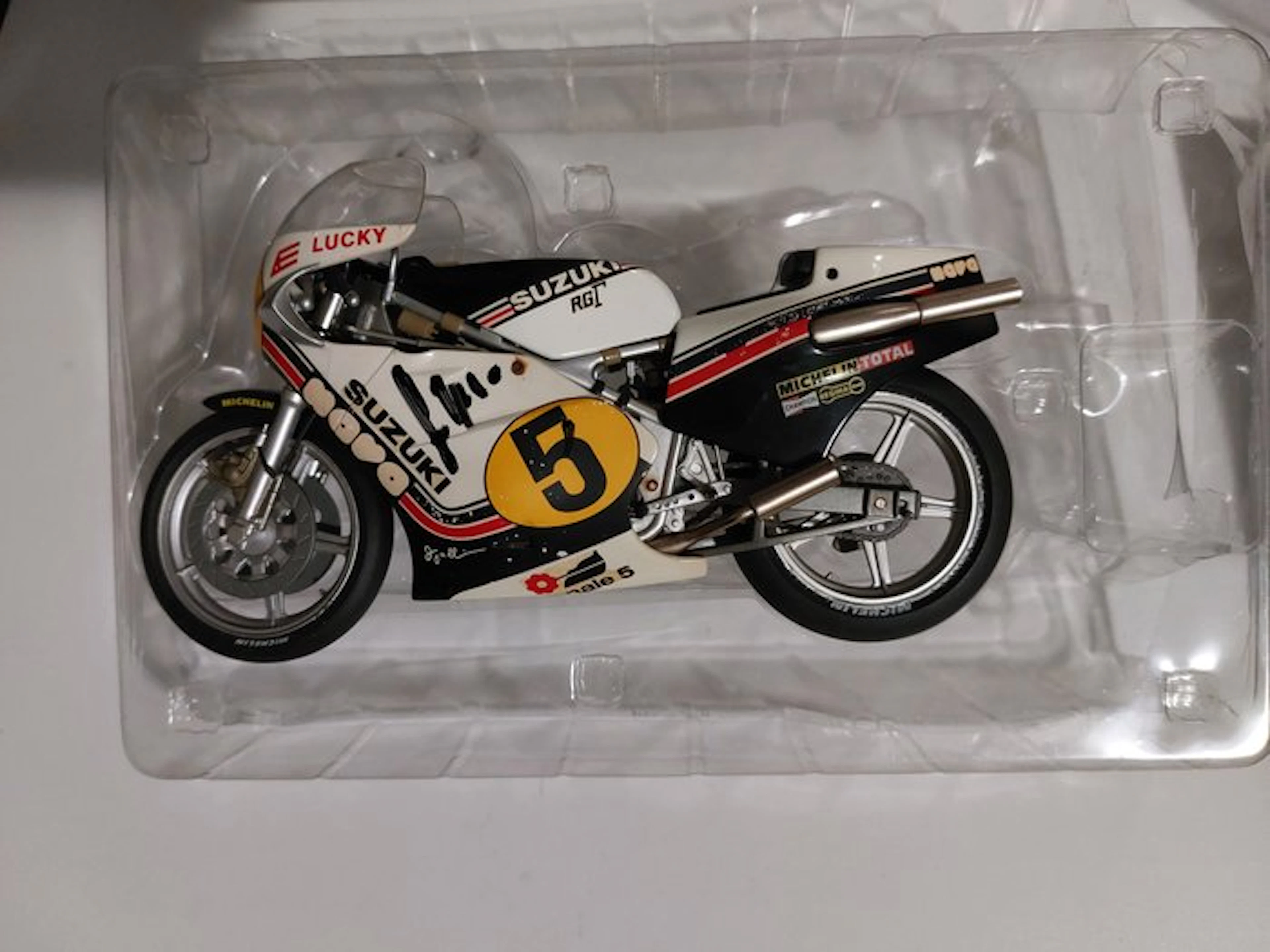 Suzuki - marco luchinelli - Scale 1/12 model motorbike