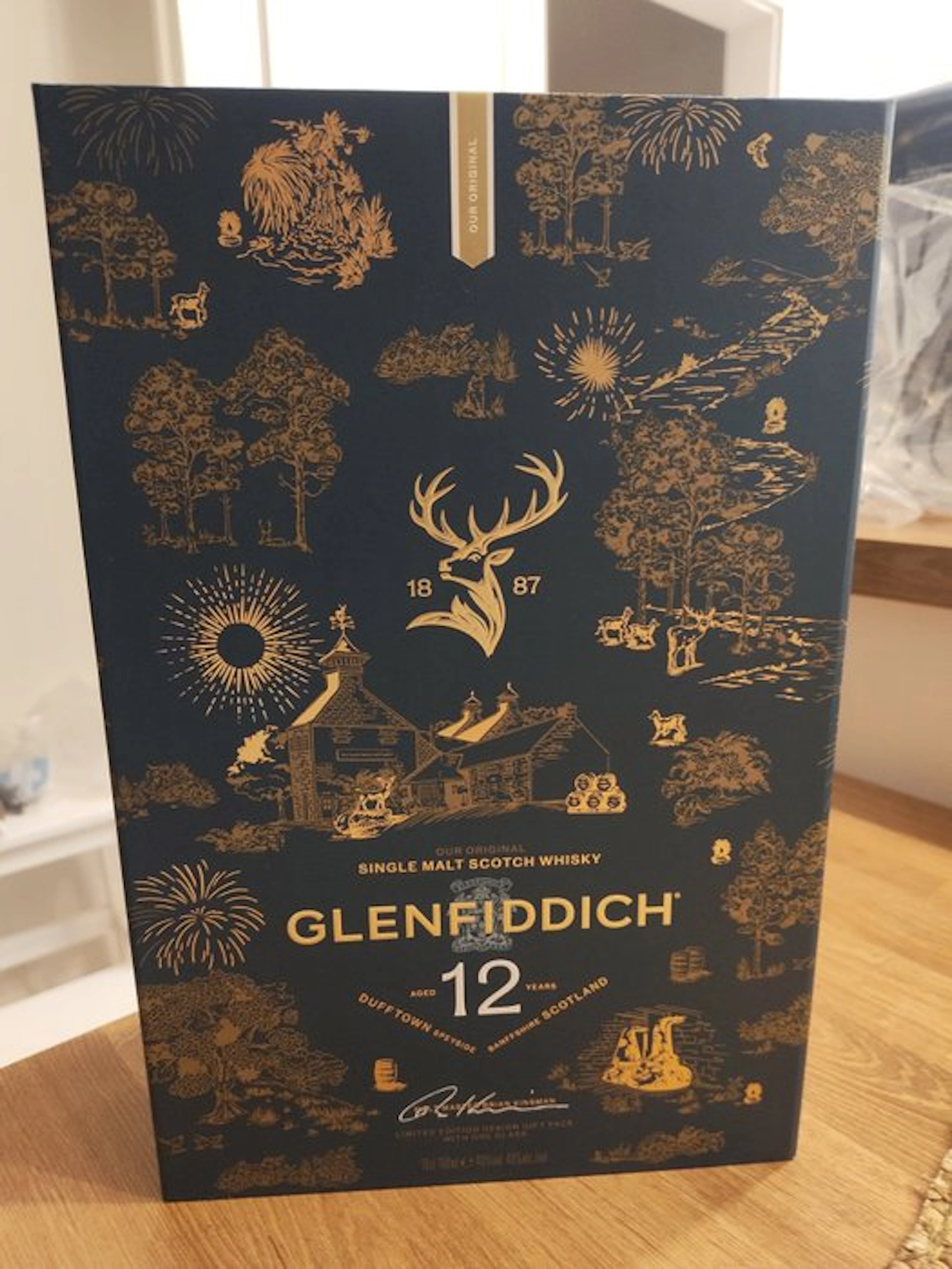 Glenfiddich 12 years old Limited Edition Design Gift Pack...