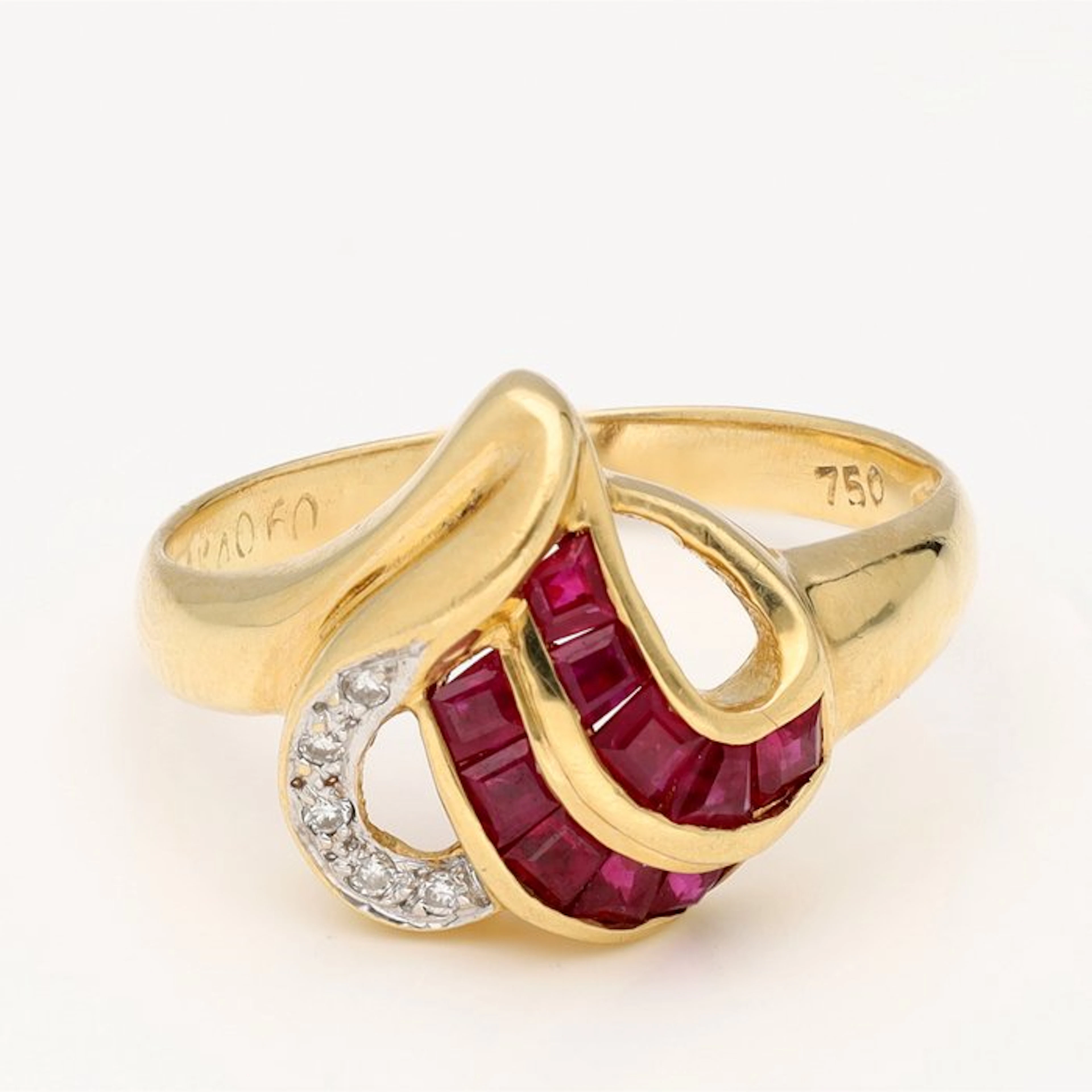 Ring - 18 kt. Yellow gold Ruby - Diamond
