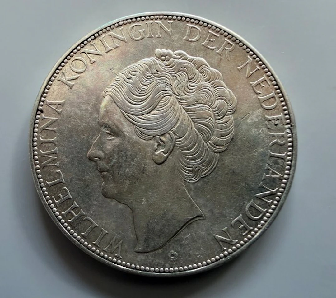Netherlands. Wilhelmina. 2 1/2 Gulden 1933 grof haar (No reserve price)