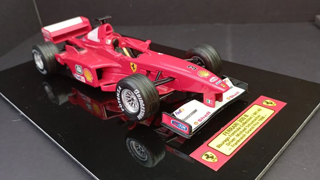 Bburago 1:24 - Model race car - Ferrari F300 B - Formula Collection, sold out!