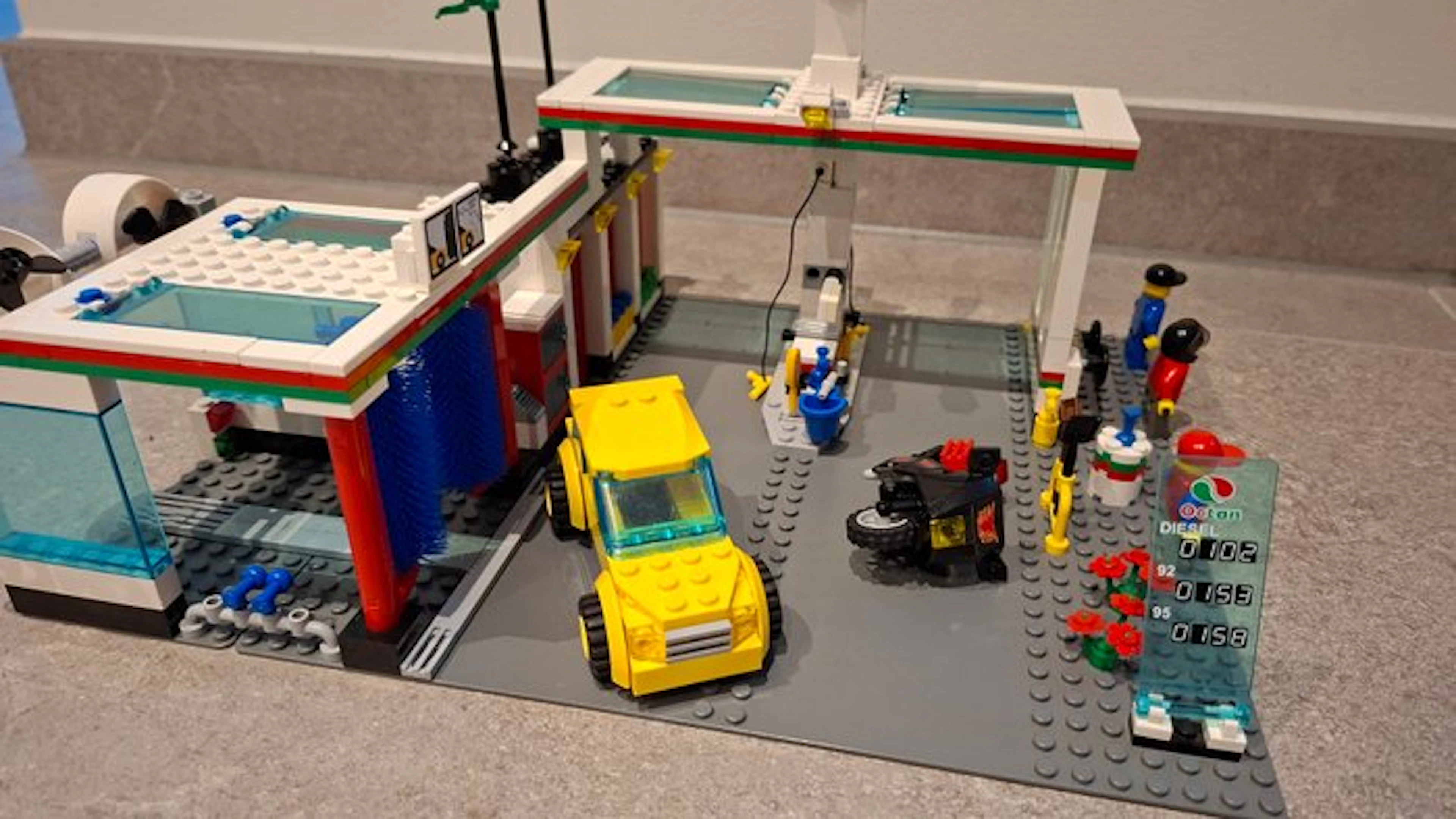 LEGO Set - 7993 - City - Tankstation
