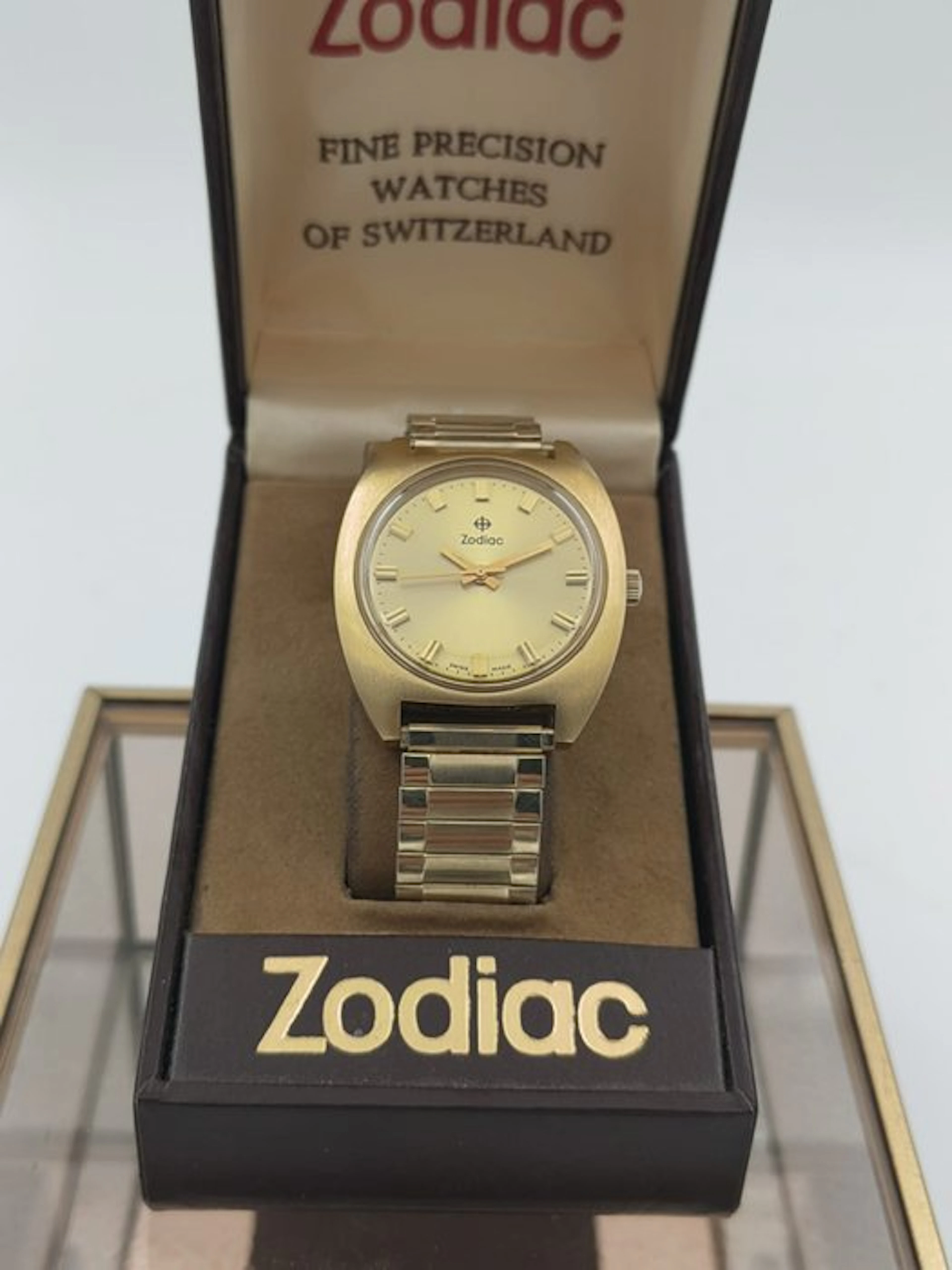 Zodiac - Cal 61A - Cushion Case- Manual Wind - No reserve...