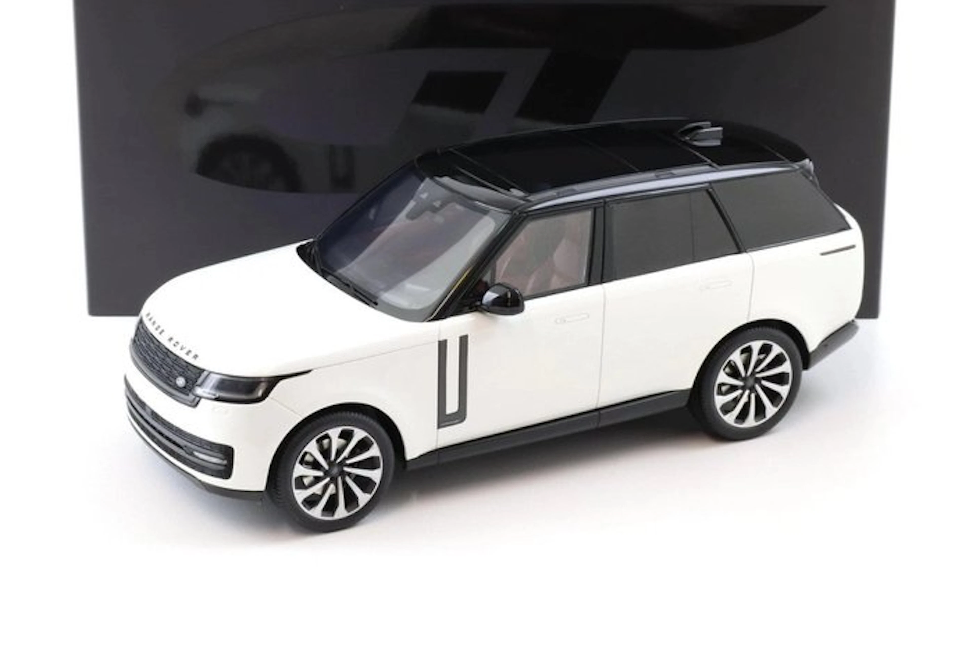 GT Spirit 1:12 - Model car - Land Rover Range Rover P530...