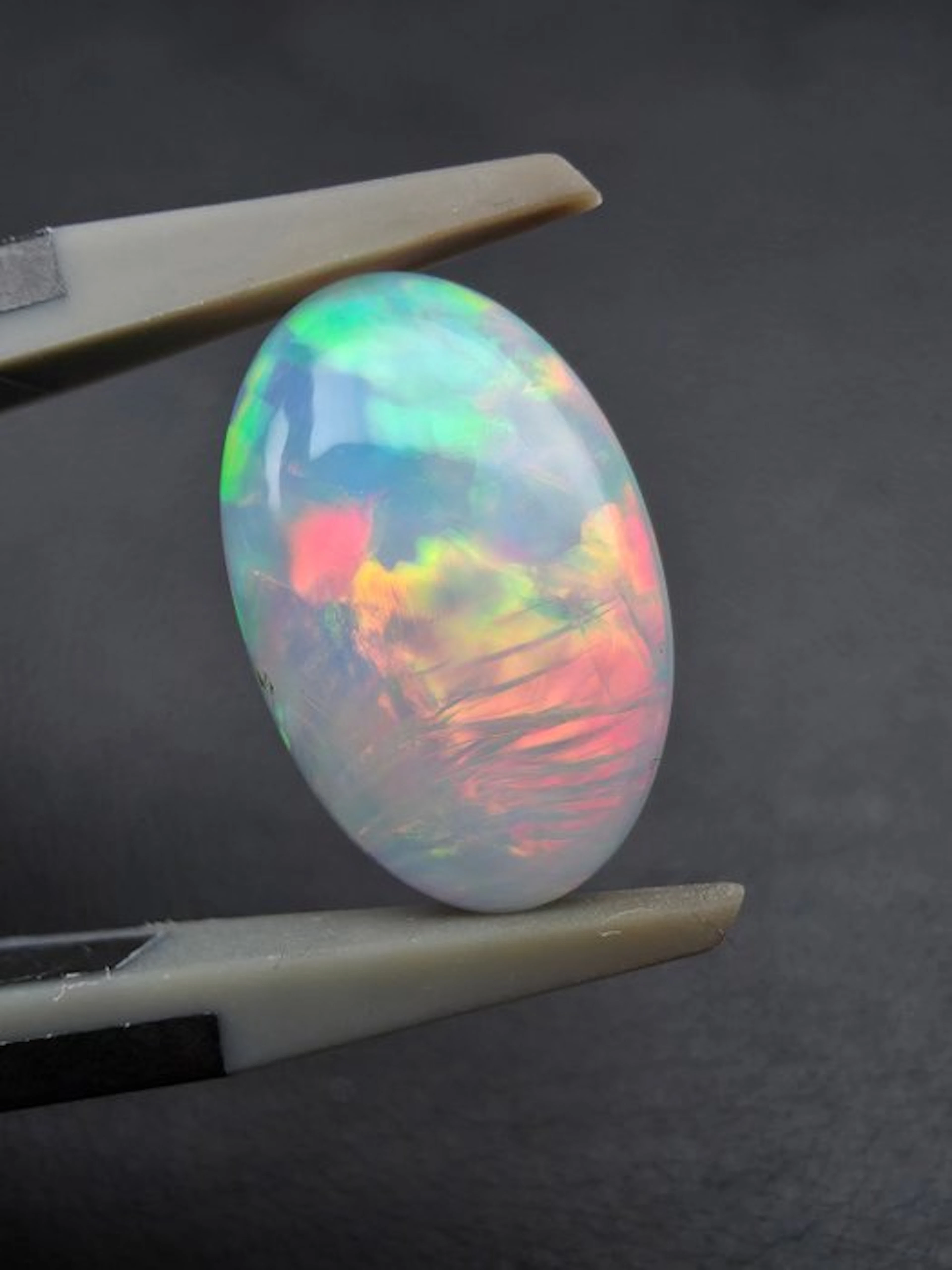 2.34cts White Opal Cabochon- 0.47 g