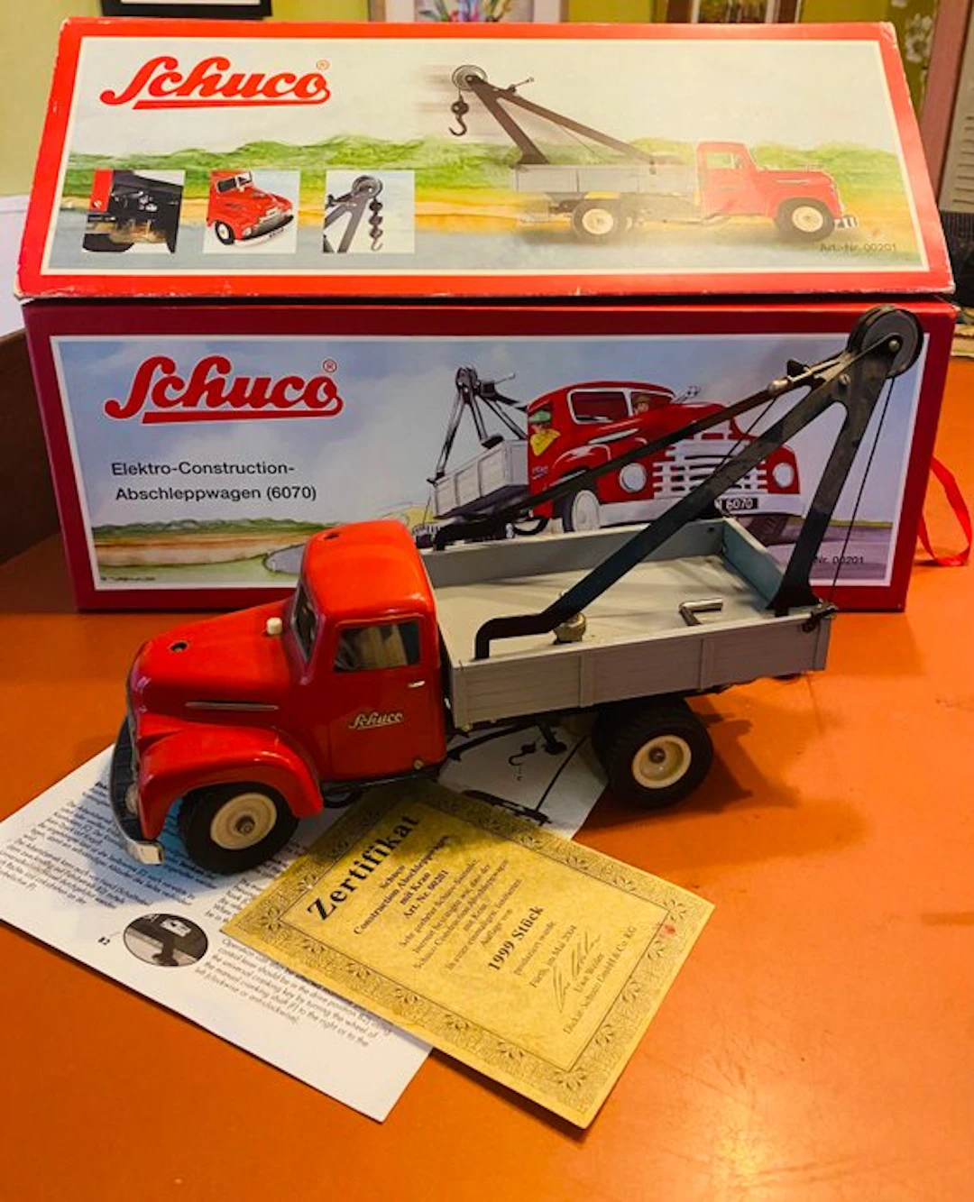 Schuco - Electro-Construction tow truck (6070) /...