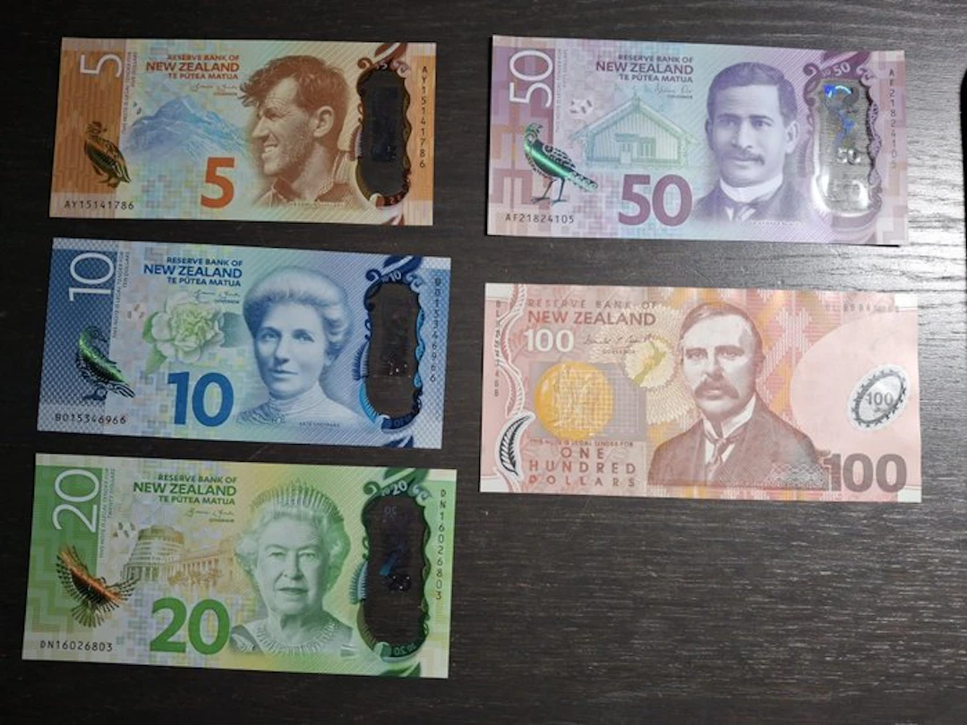 New Zealand. - 5, 10, 20, 50, 100 Dollars - Various Dates (No reserve price)