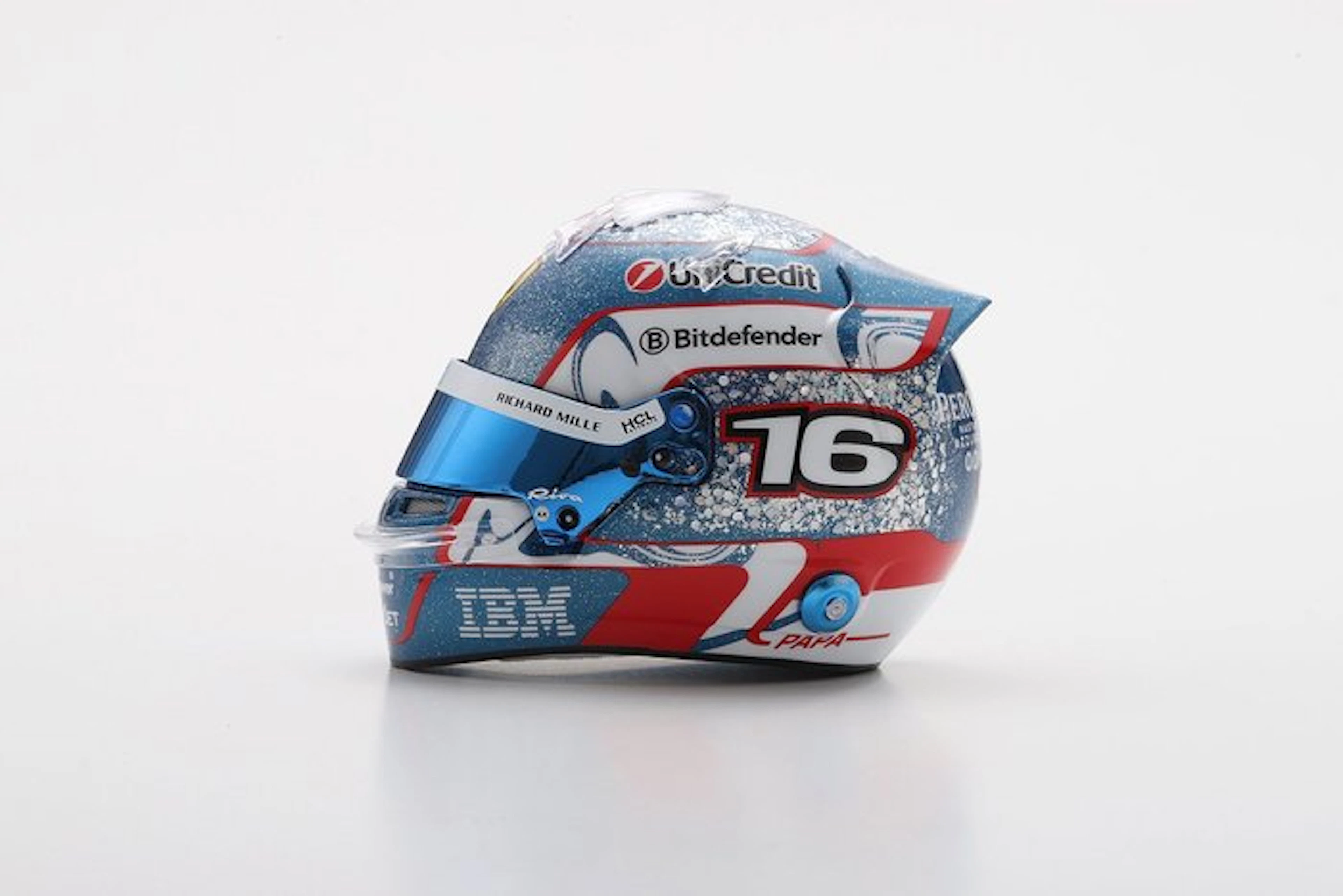Spark 1 : 5 - Model sports car - BELL HELMET / CASQUE SCUDERIA FERRARI "C