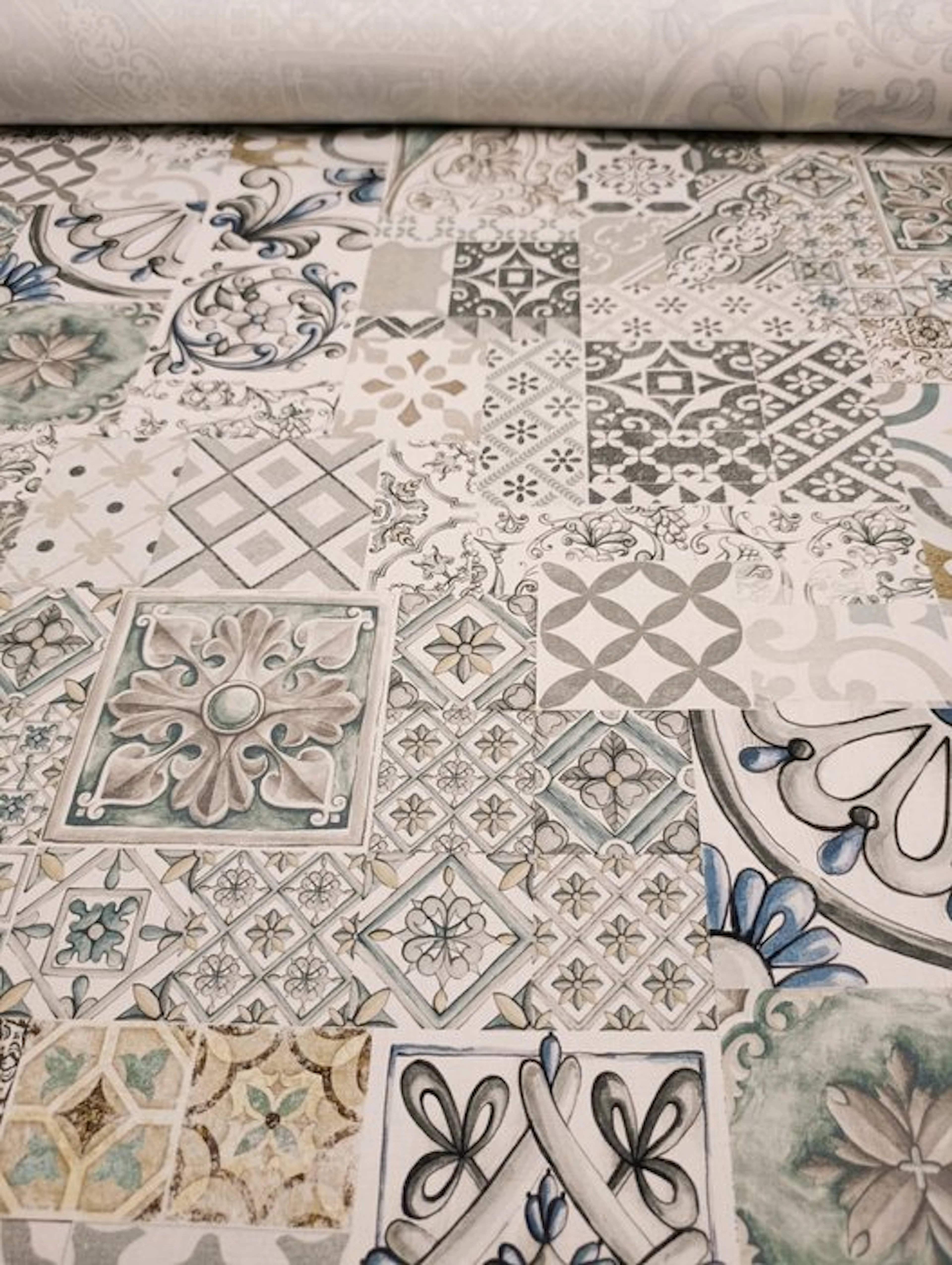 B528 - 620 x 155 cm - "Le Maioliche Italiane" - tessuto...