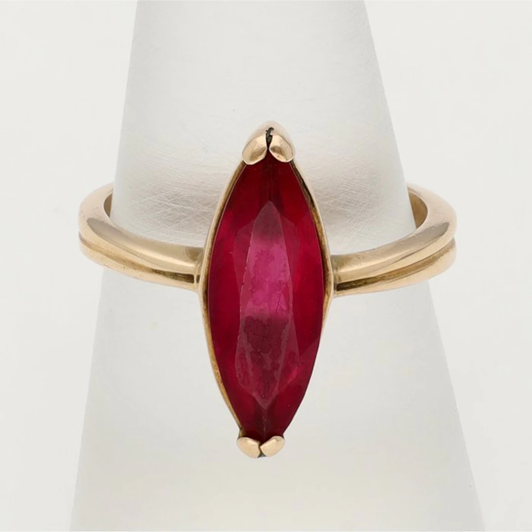 Ring - 14 kt. Yellow gold Ruby