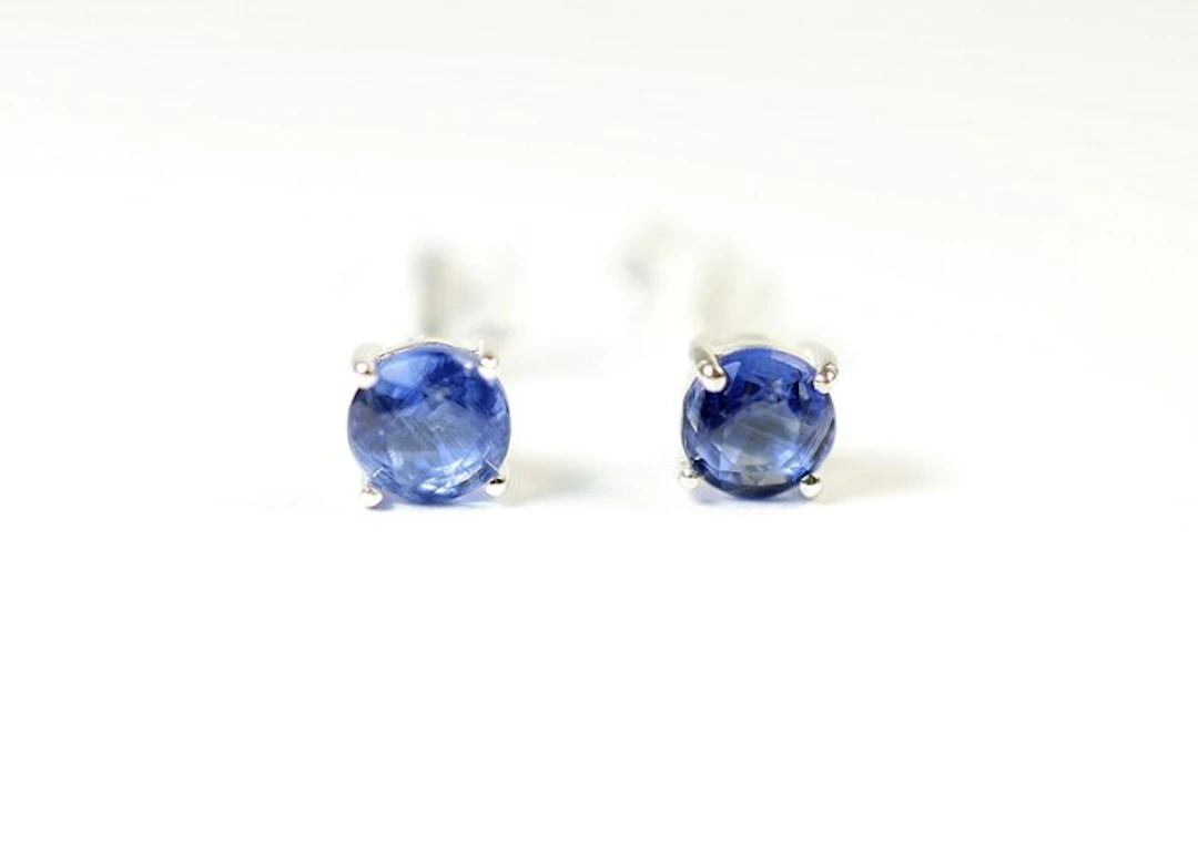 Kyanite 2 stud earrings / new- 0.64 g - (2)