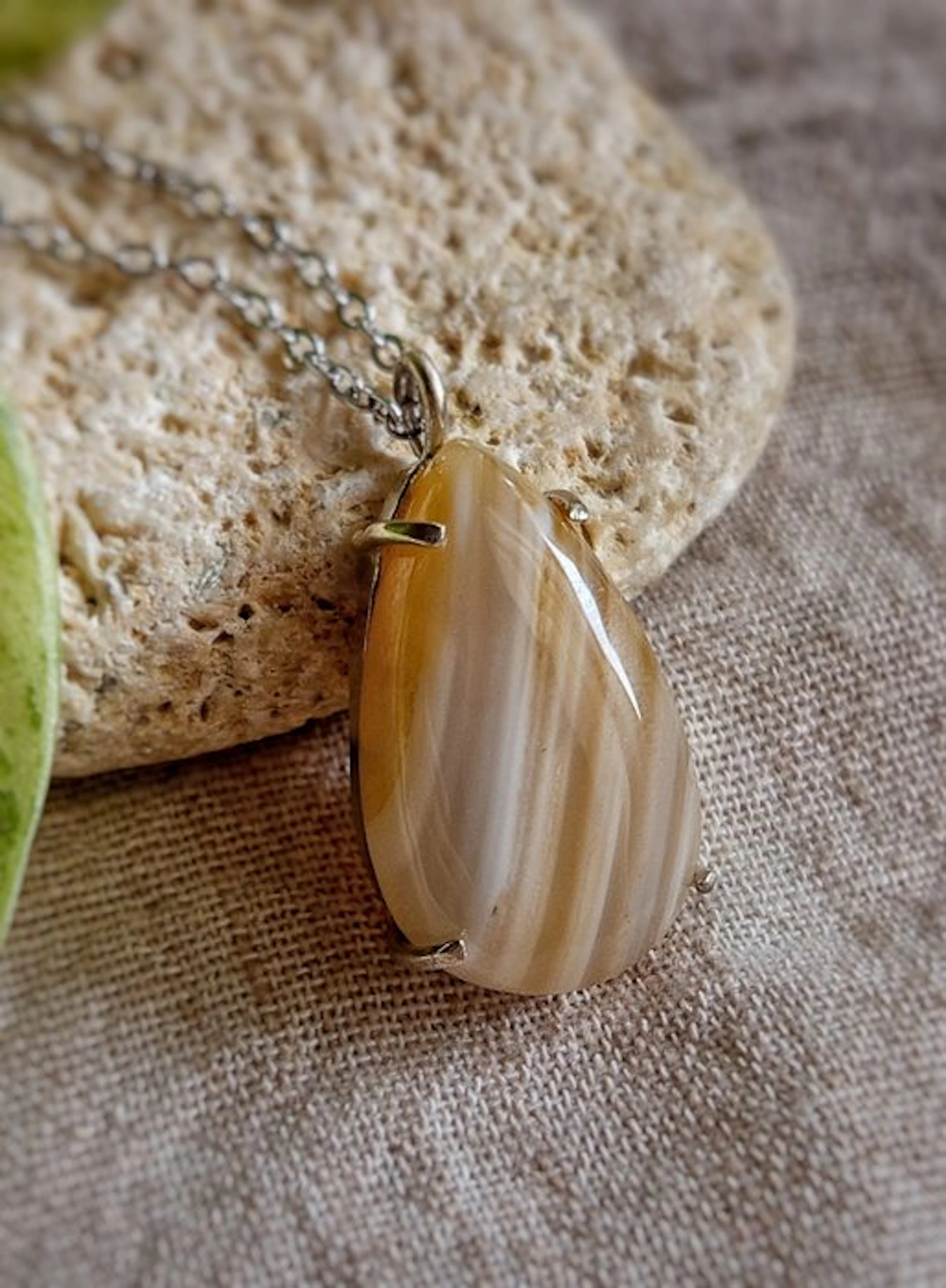 Jewelry 'Mother's Heart' handmade in 925 silver with banded agate — top quality