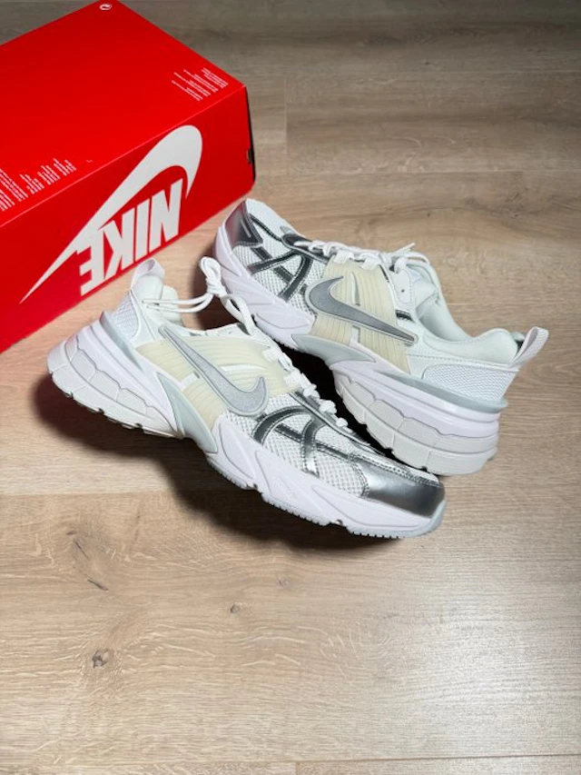 Nike - V2K Run - Sneakers - Size: EU 44.5 - New with tags