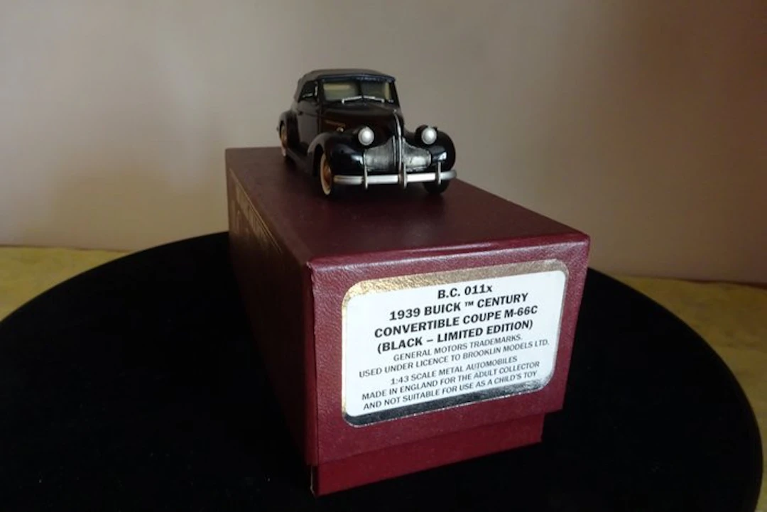 Brooklin 1:43 - Model car - 1939 Buick Century Convertible Coupe M-65C