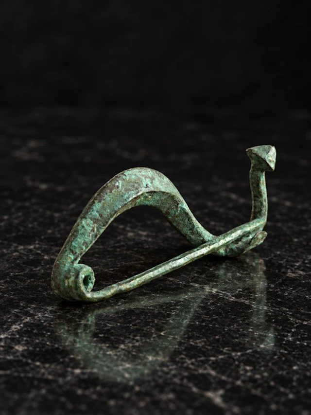Celtic Bronze Bow Fibula - 4th to 3rd Century BC - 4.7 cm (No reserve price)