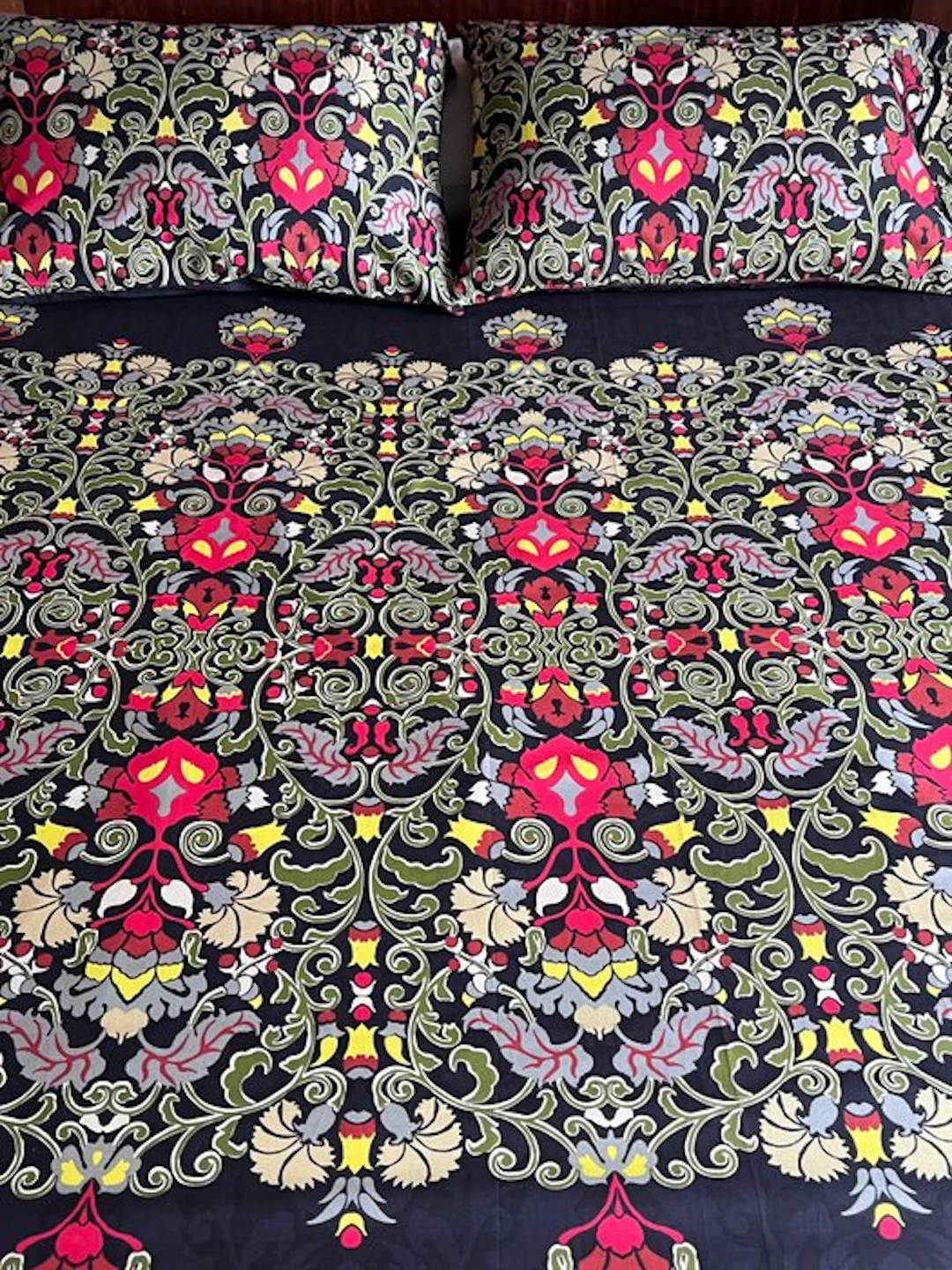 Bedspread with two pillowcases
