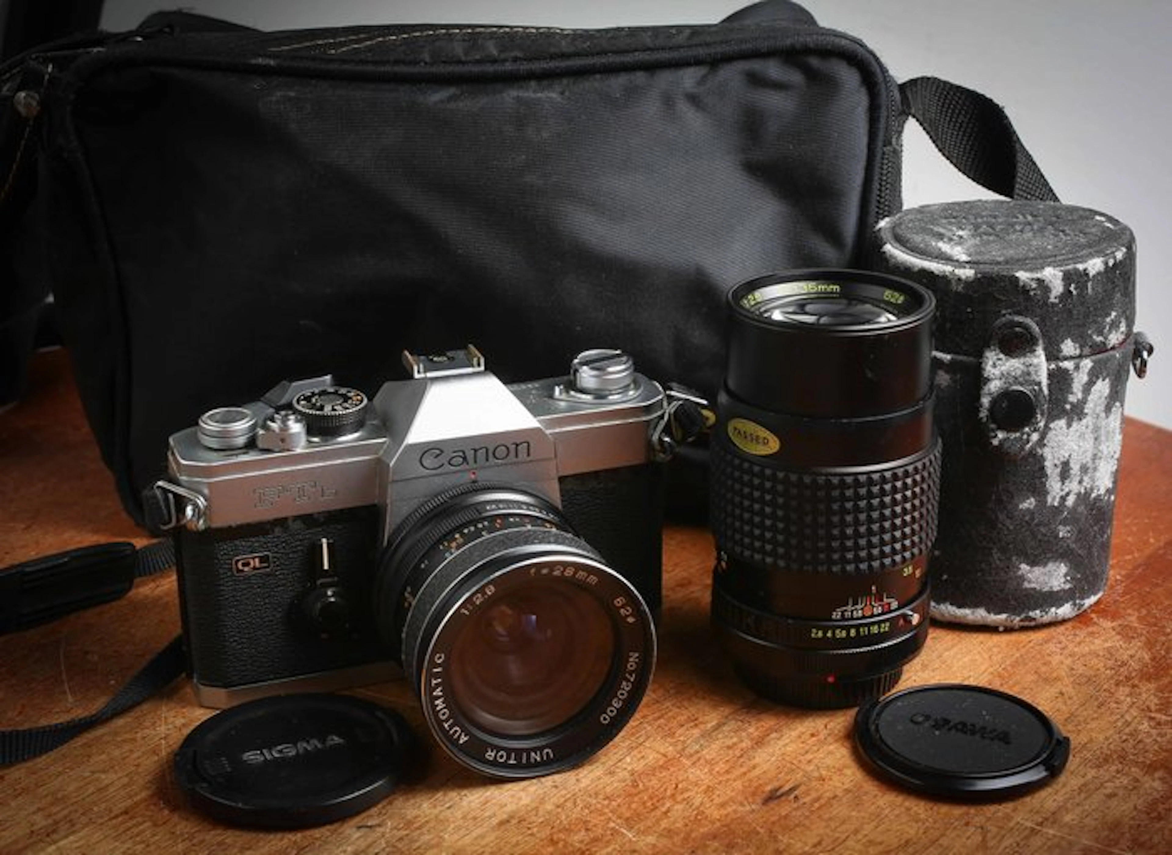 Canon FTb + 28mm 2,8 + 135mm 2,8 + Sacoche Analogue camera