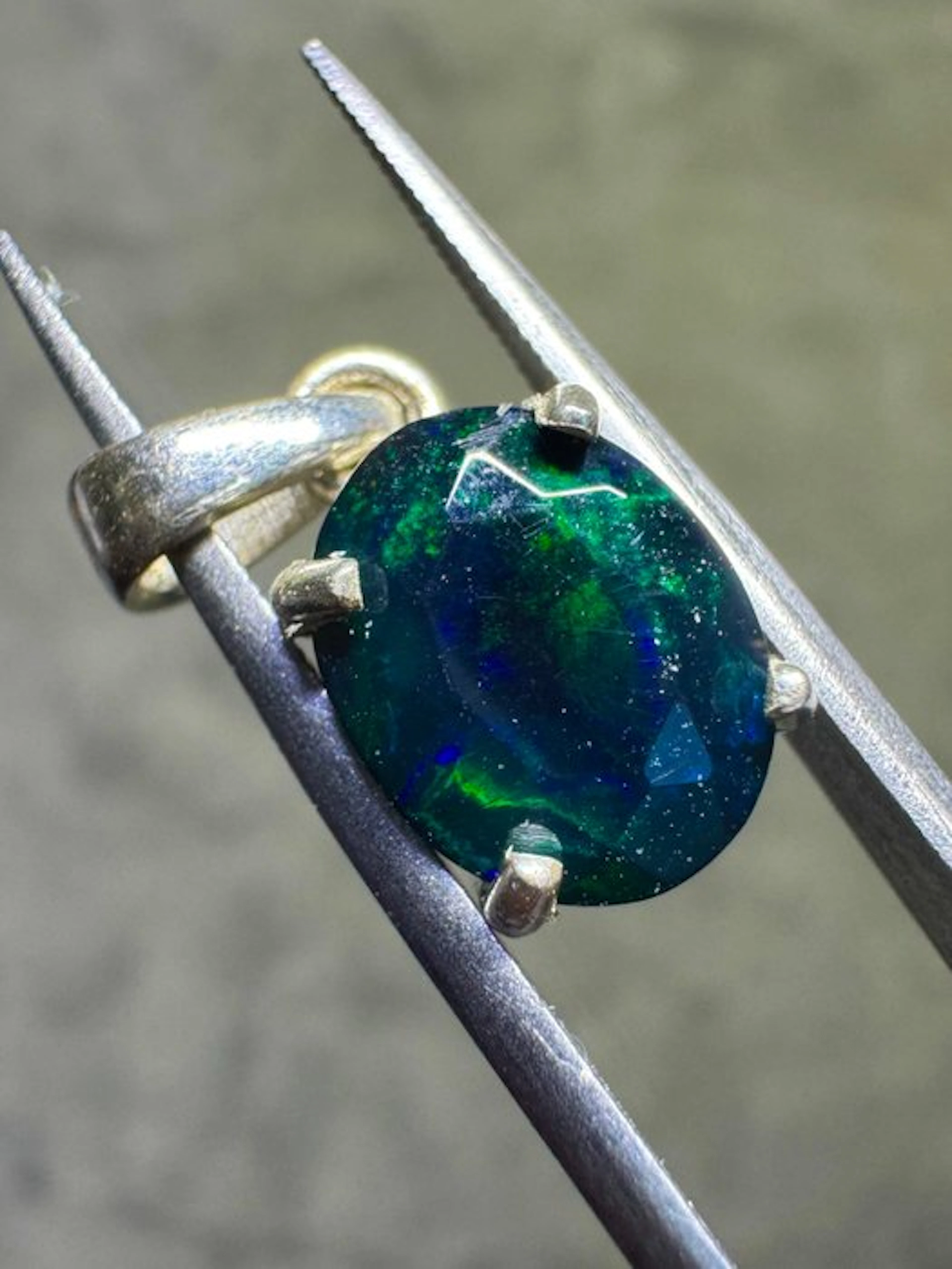 Faceted Ethiopian black opal pendant in 925 silver – 6.01...