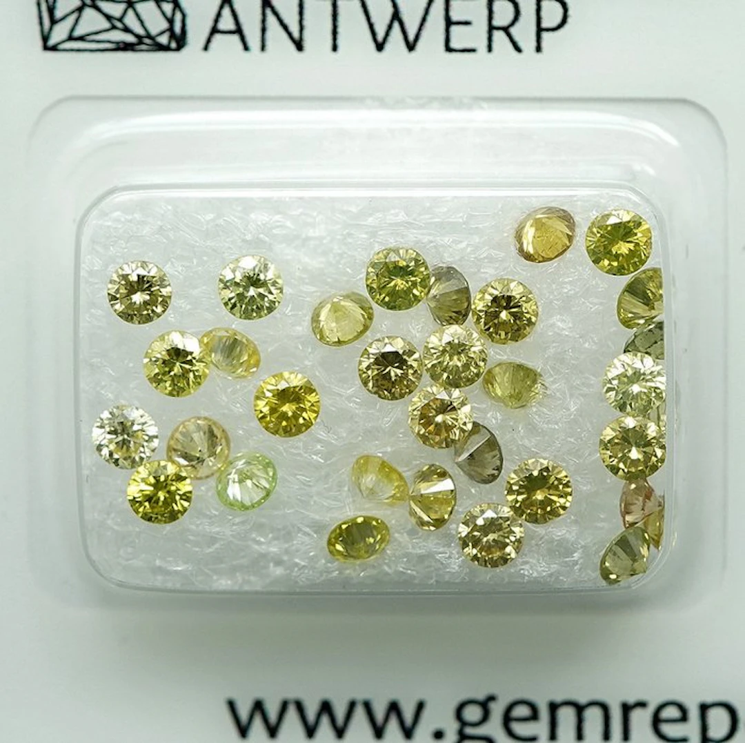 33 pcs Diamond (Colour-treated) - 2.11 ct - Round - Fancy Greenish Yellow - VS1