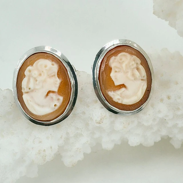 Silver, No Reserve - Earrings - Hand-engraved Cameos