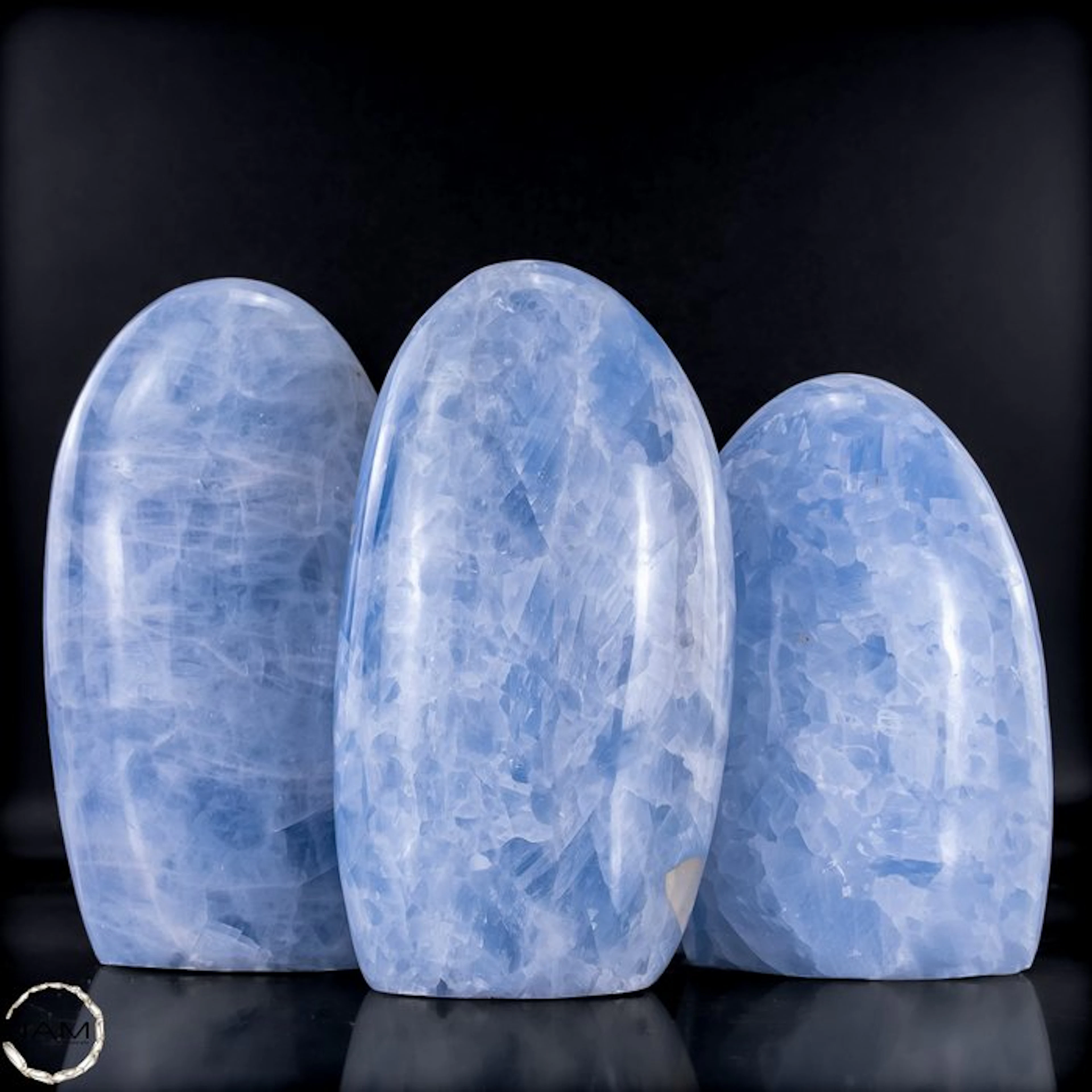 Blue Calcite Freeform – Soft elegance in celestial blue...